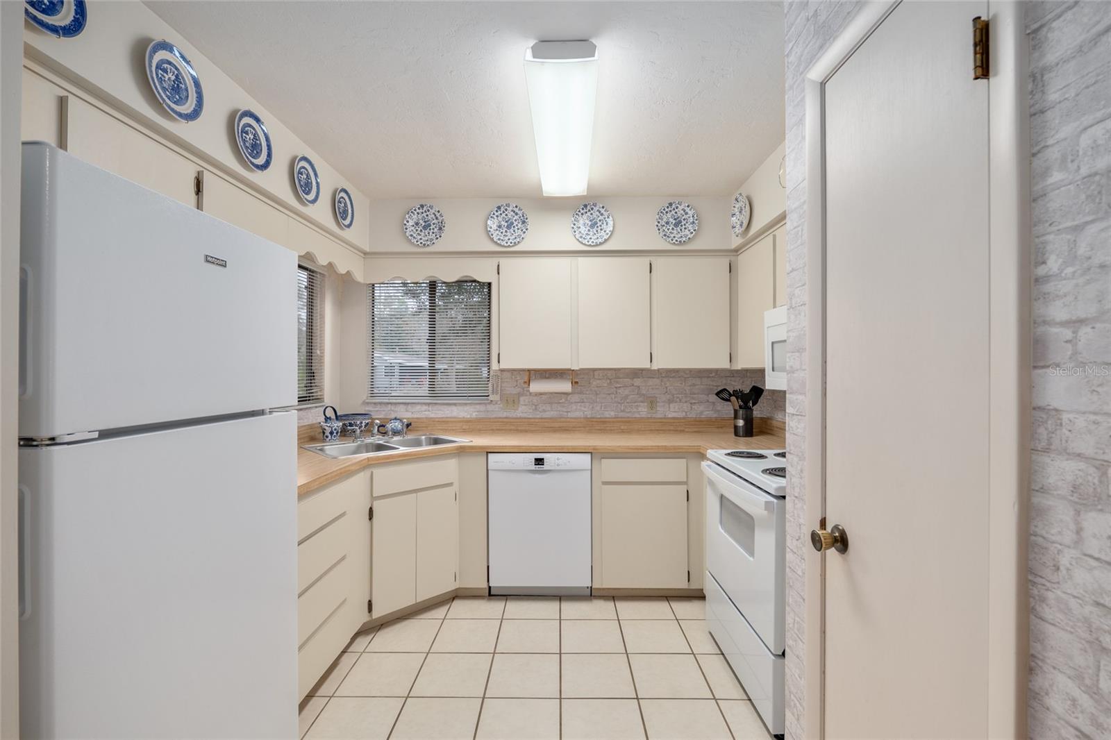 Image 6 of 24 For 8646 42nd Street