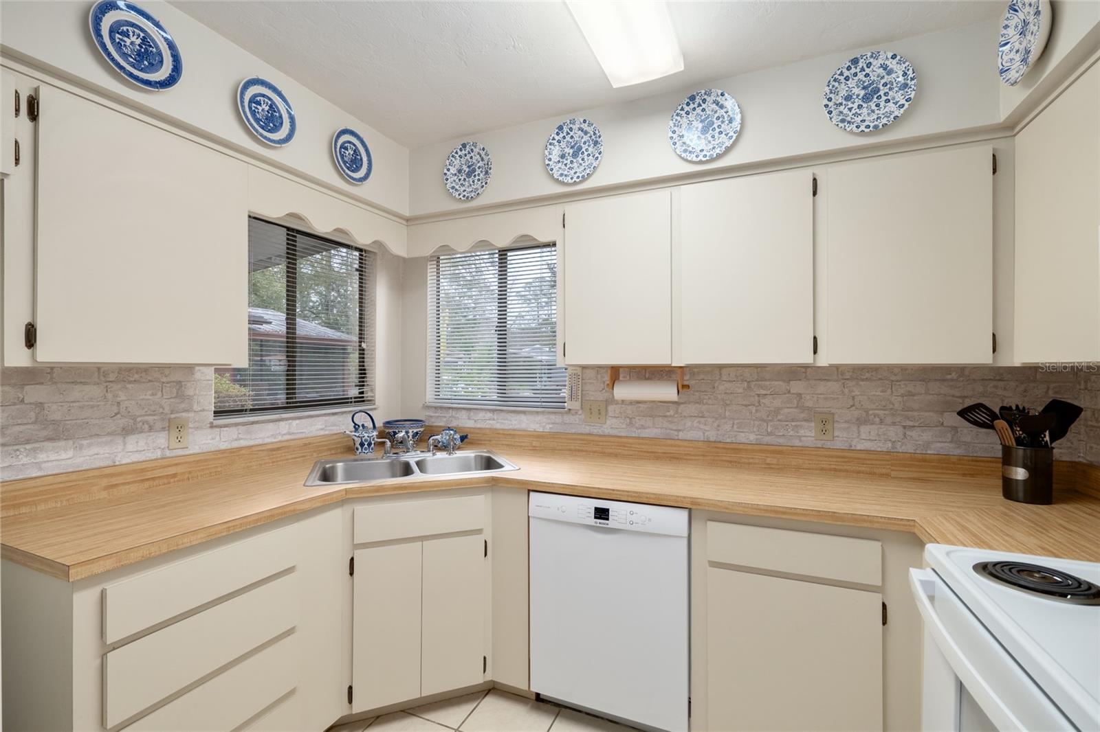 Image 8 of 24 For 8646 42nd Street