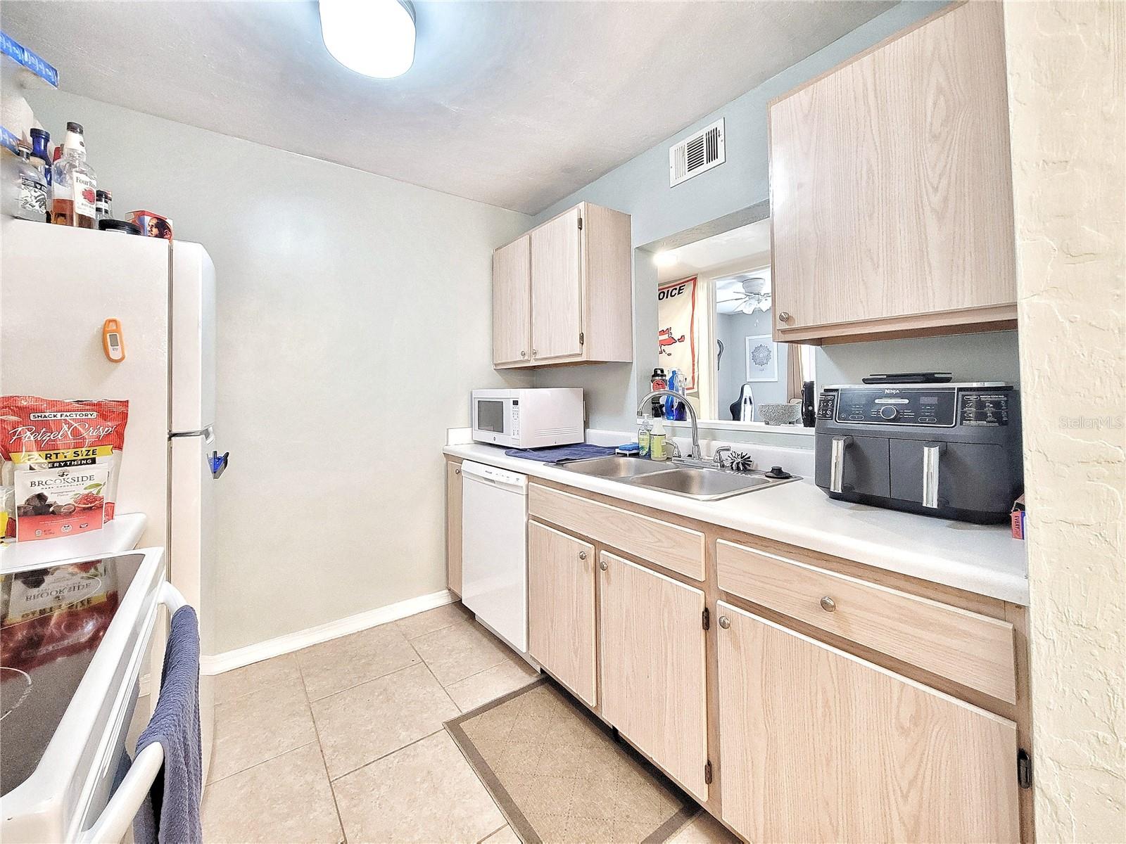 Image 16 of 27 For 2360 Archer Road 801