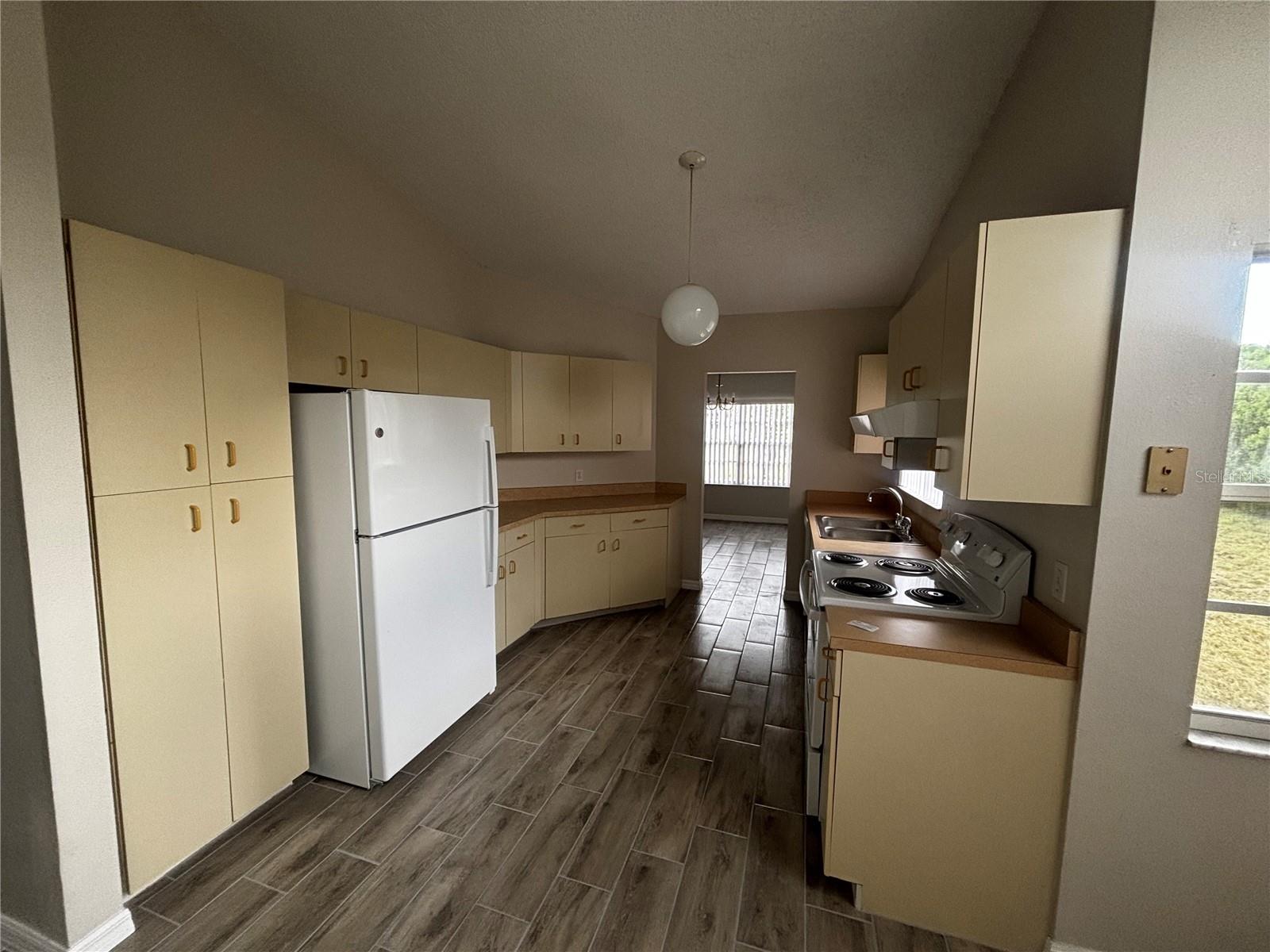 Image 3 of 9 For 109 Emerald Road