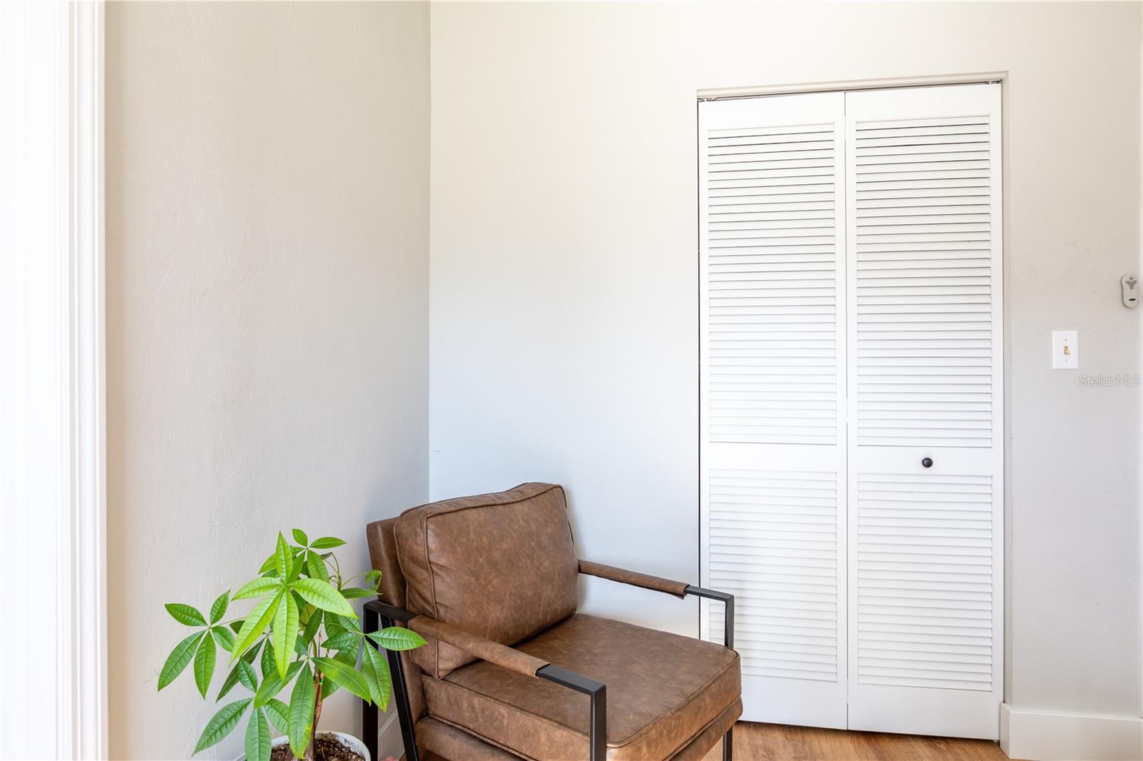 Image 20 of 37 For 10237 12th Place