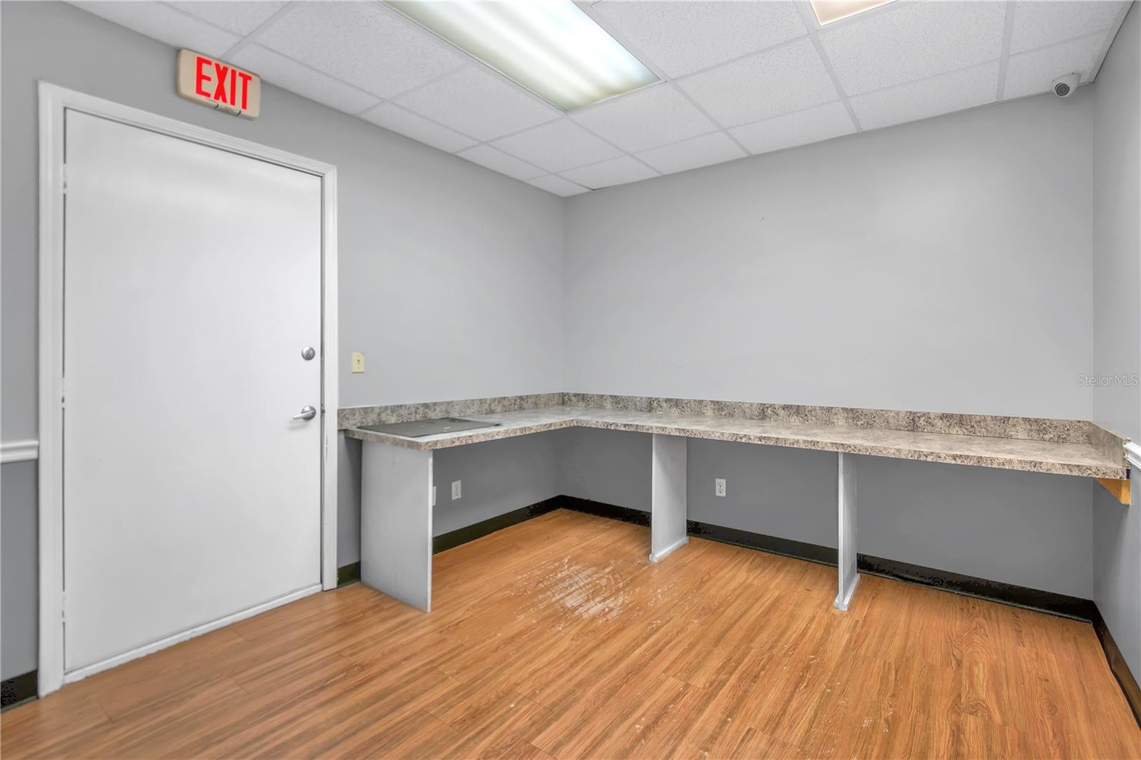 Image 11 of 25 For 949 Lane Avenue S