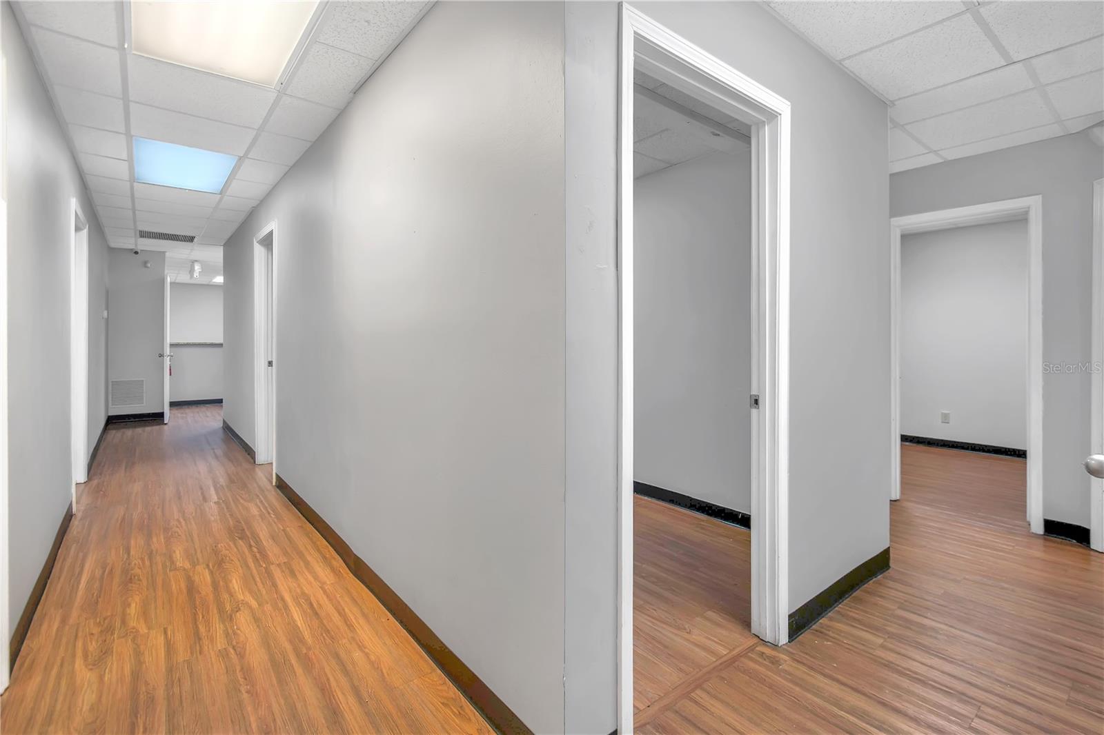 Image 14 of 25 For 949 Lane Avenue S