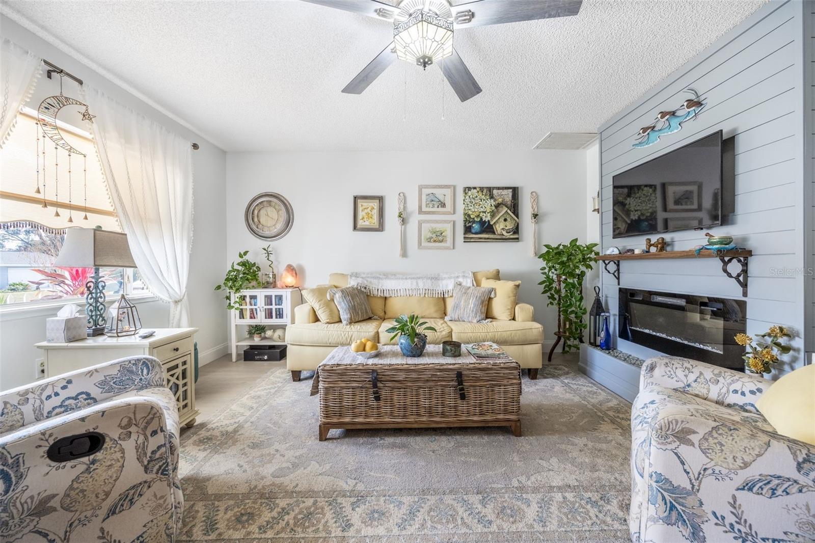 Image 4 of 48 For 11250 78th Court