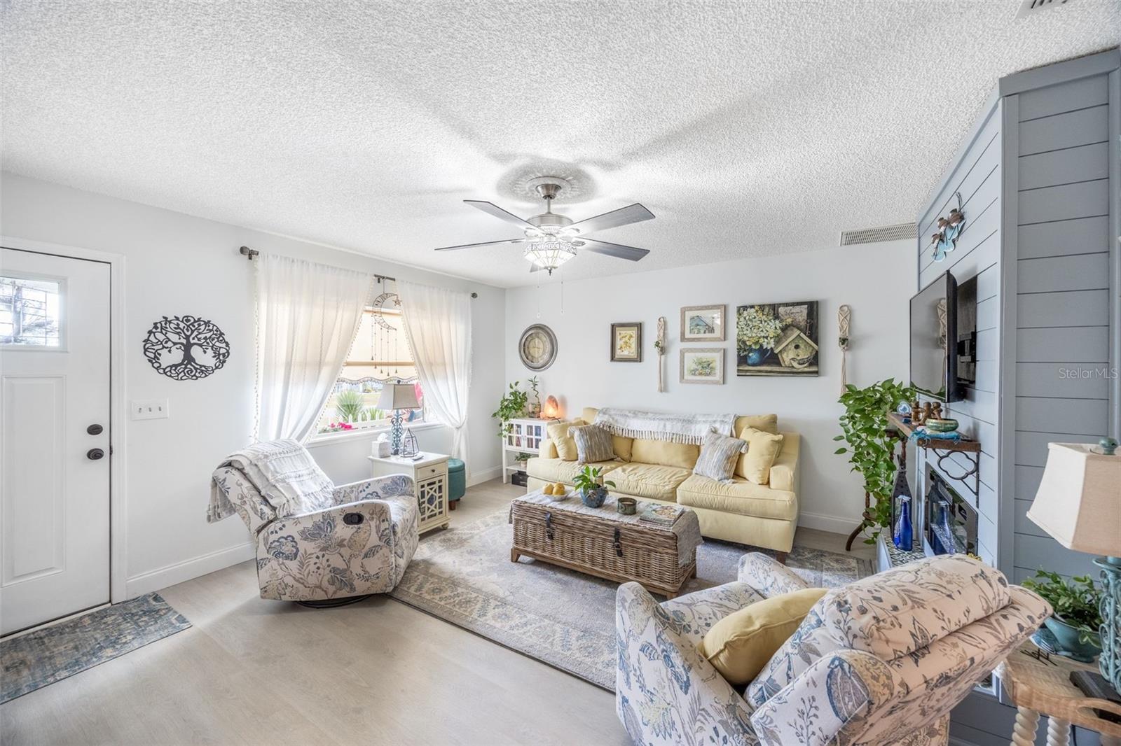 Image 6 of 48 For 11250 78th Court