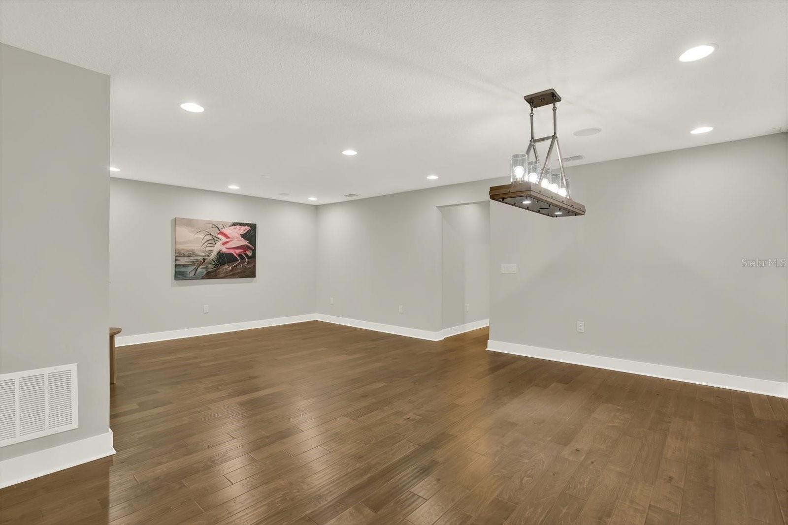 Image 17 of 53 For 2005 Palm Key Avenue