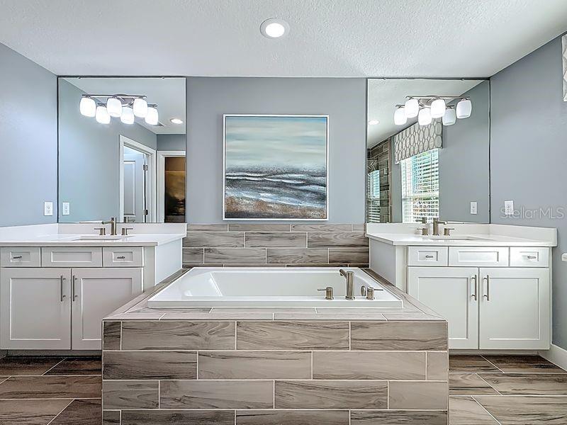 Image 23 of 53 For 2005 Palm Key Avenue