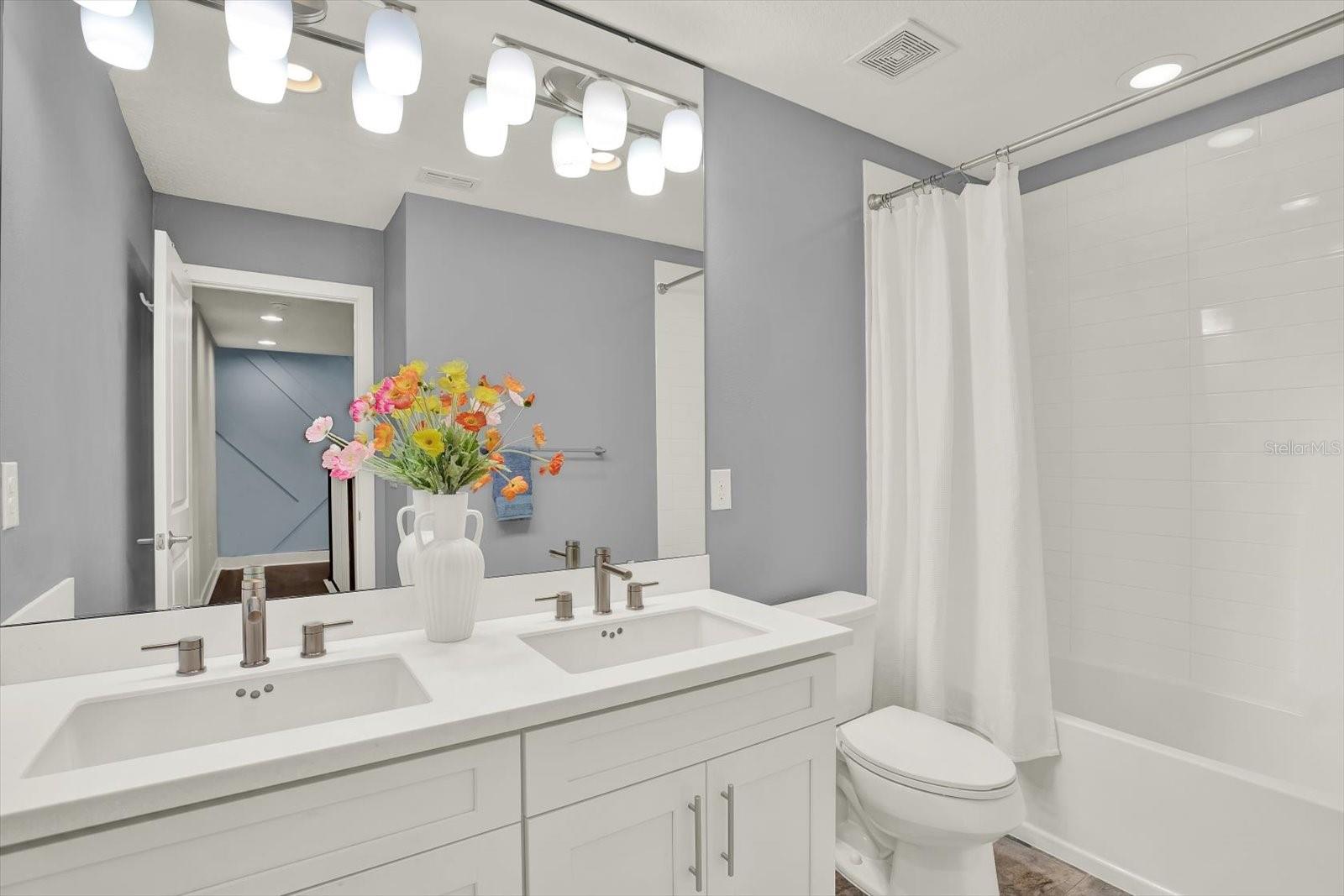 Image 27 of 53 For 2005 Palm Key Avenue