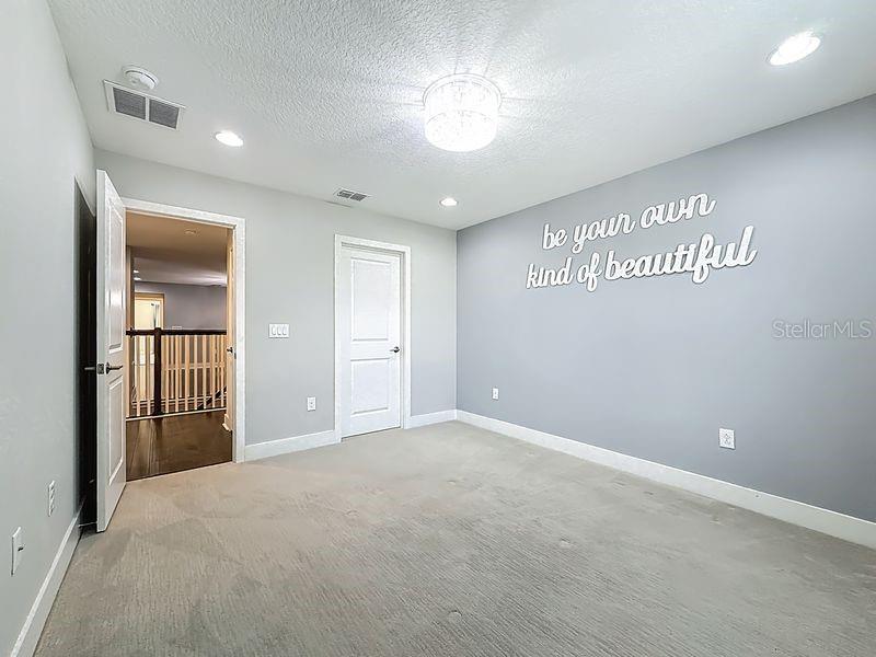 Image 33 of 53 For 2005 Palm Key Avenue