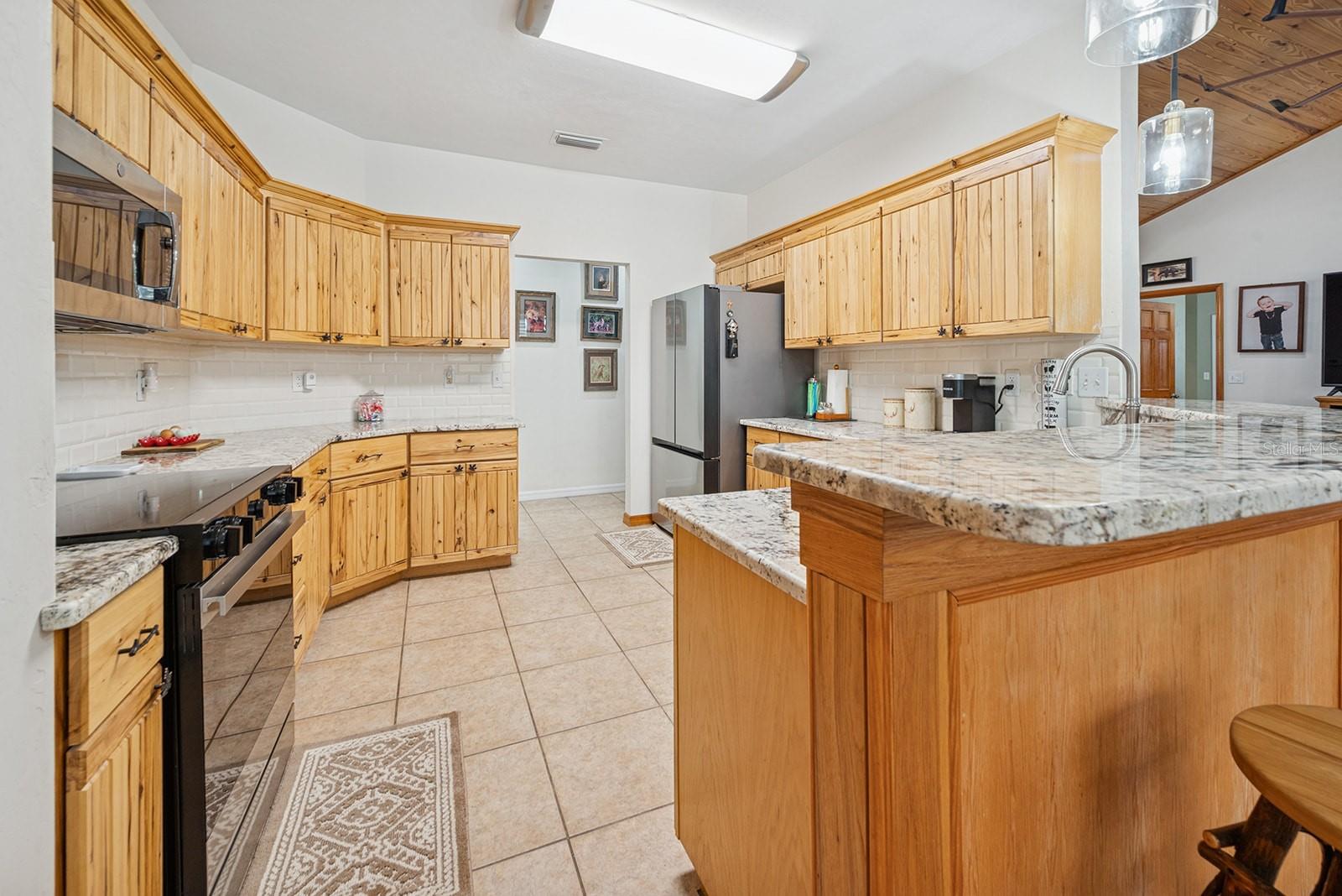 Image 17 of 50 For 6719 82nd Avenue