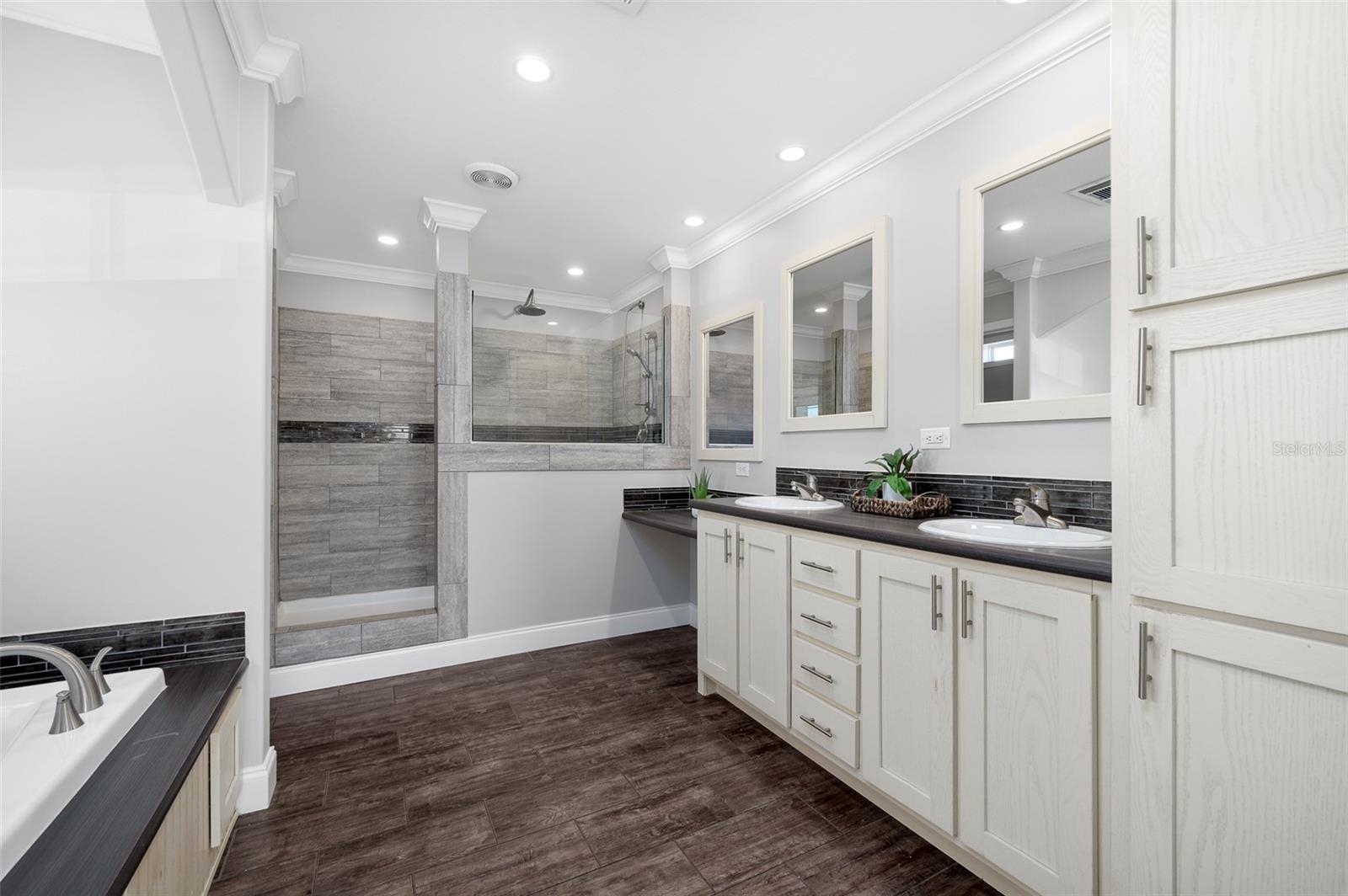 Image 40 of 67 For 3789 202nd Street