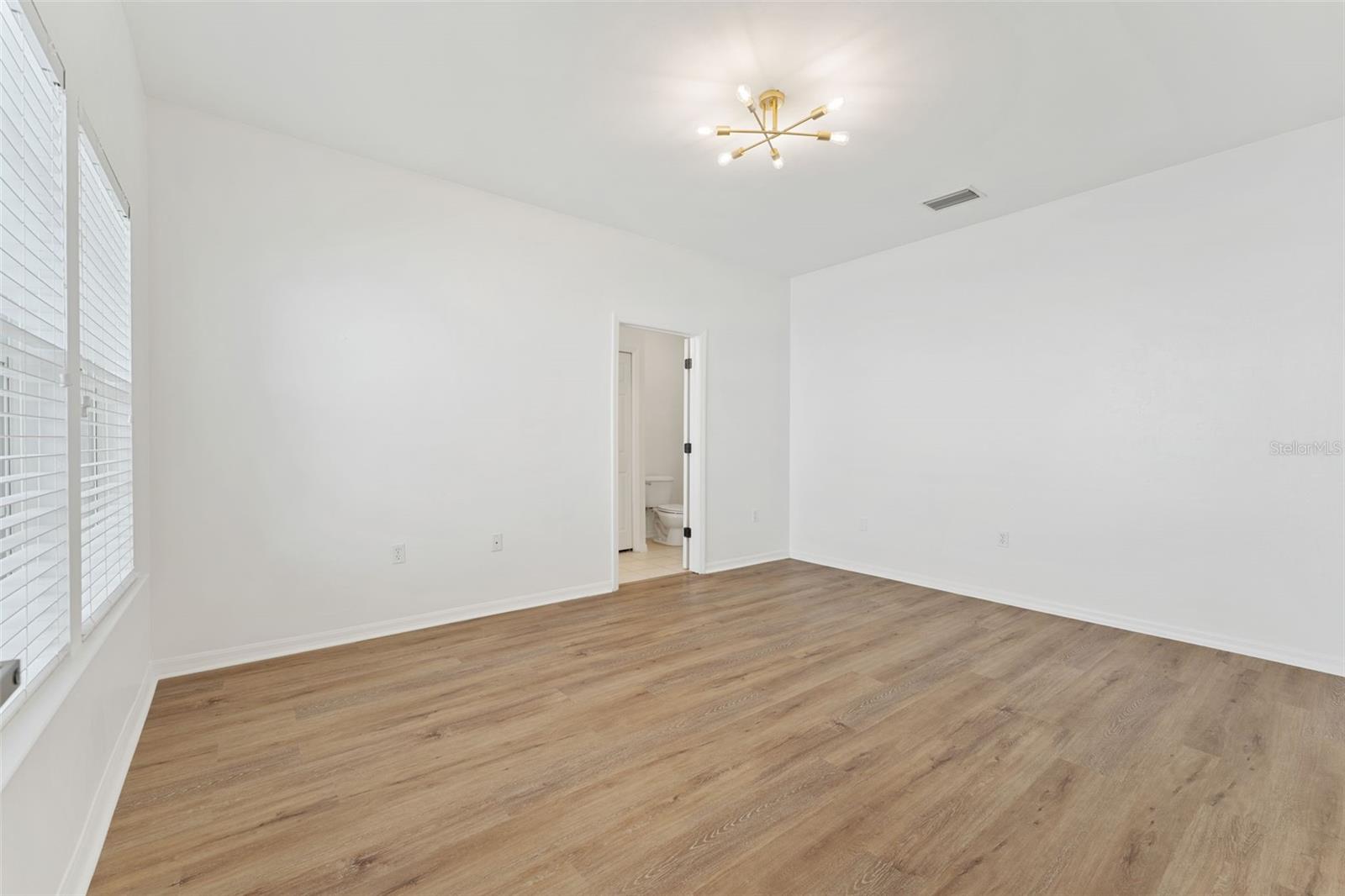 Image 19 of 40 For 11585 18th Place