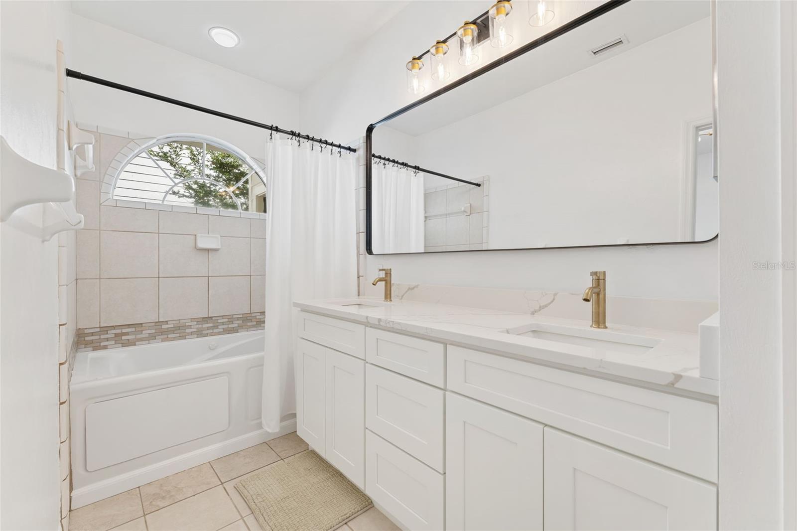 Image 22 of 40 For 11585 18th Place