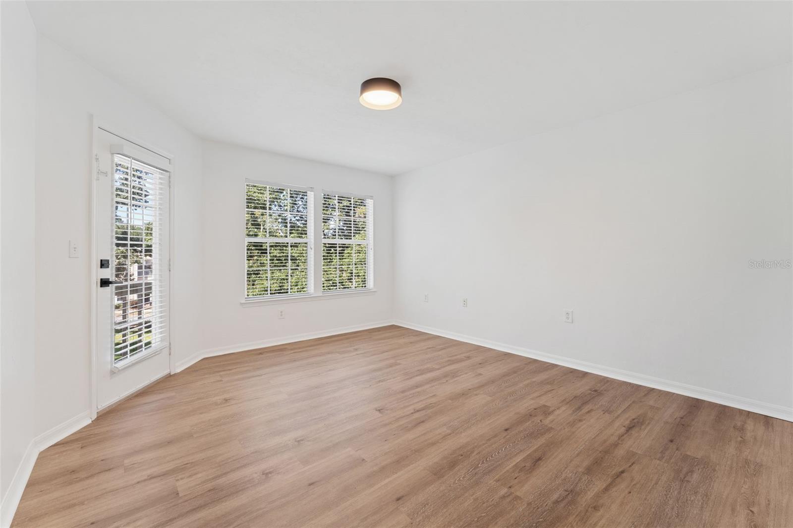 Image 28 of 40 For 11585 18th Place