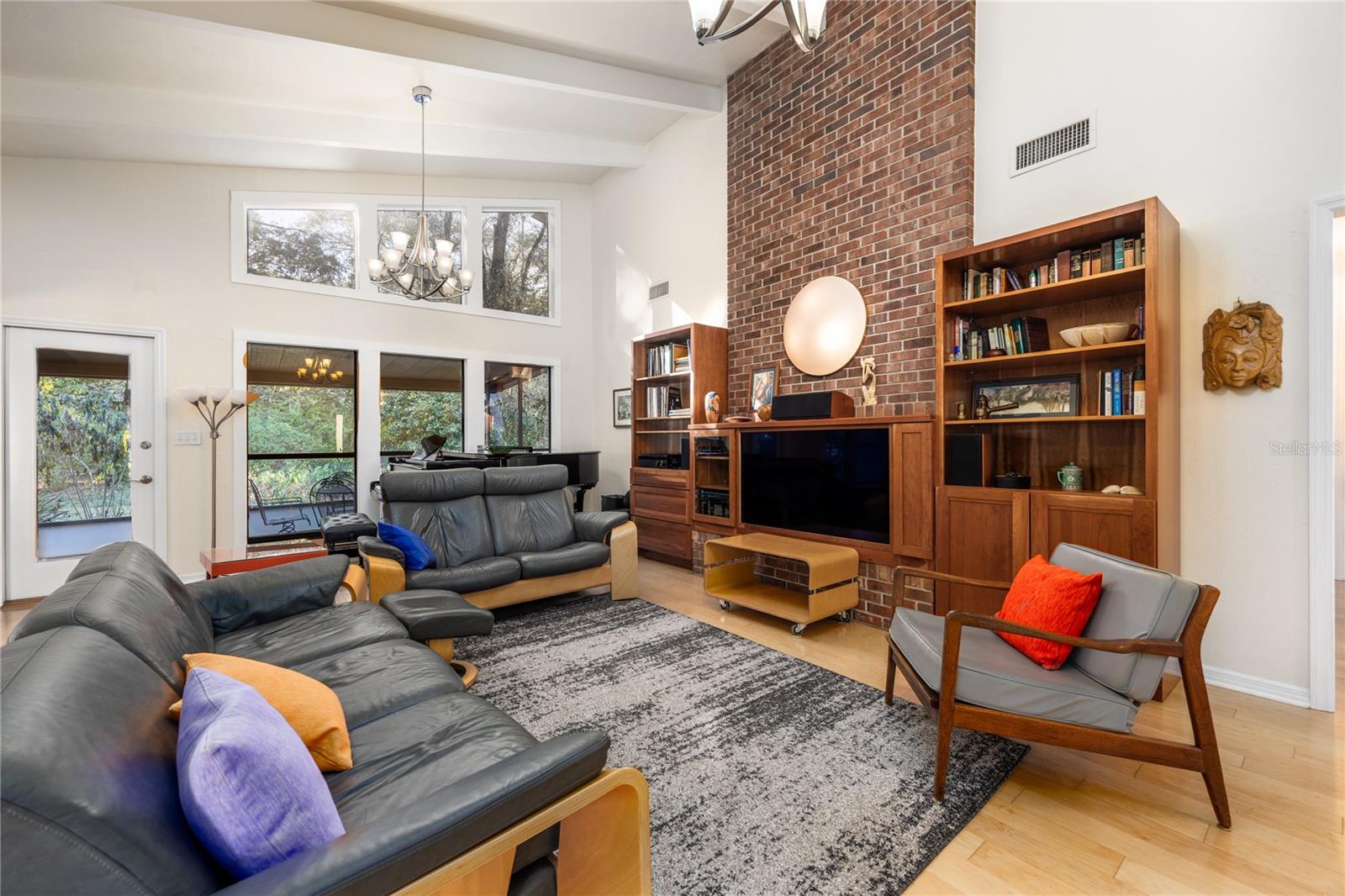 Image 4 of 43 For 2436 37th Terrace