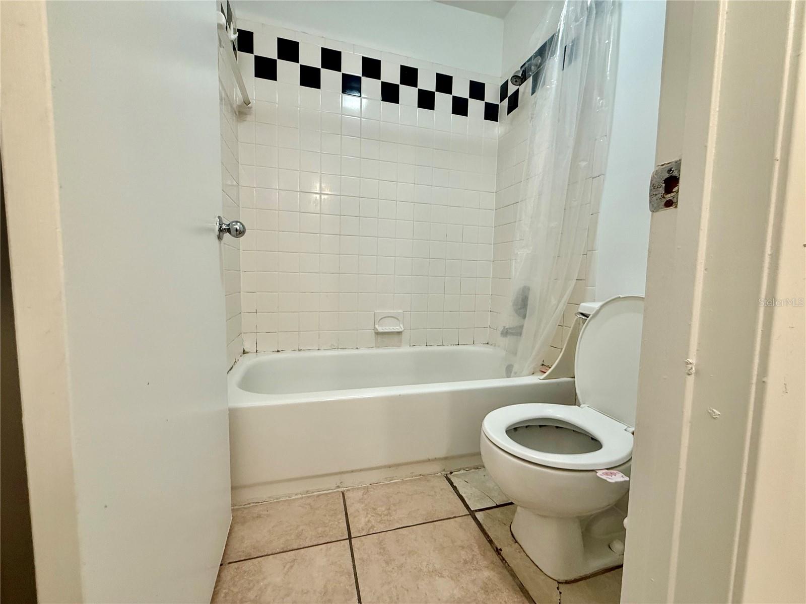 Image 10 of 20 For 2601 Archer Road 202