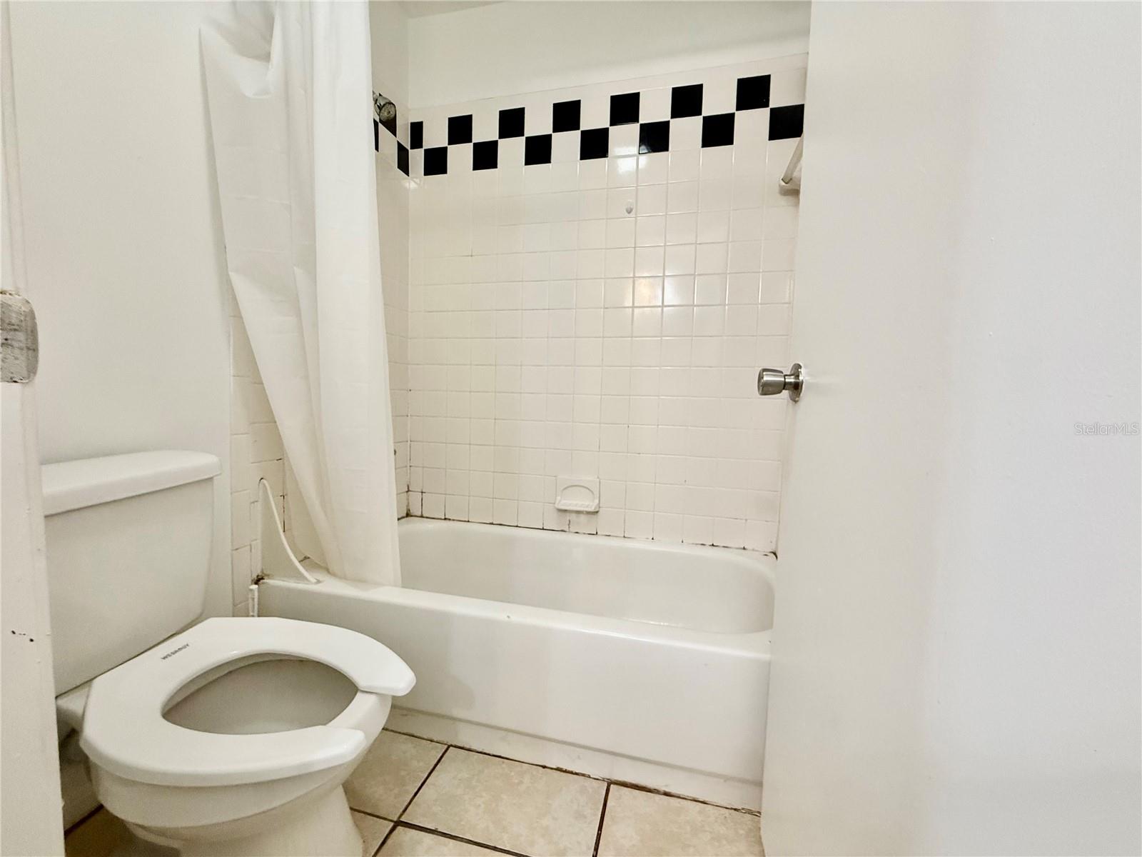 Image 16 of 20 For 2601 Archer Road 202