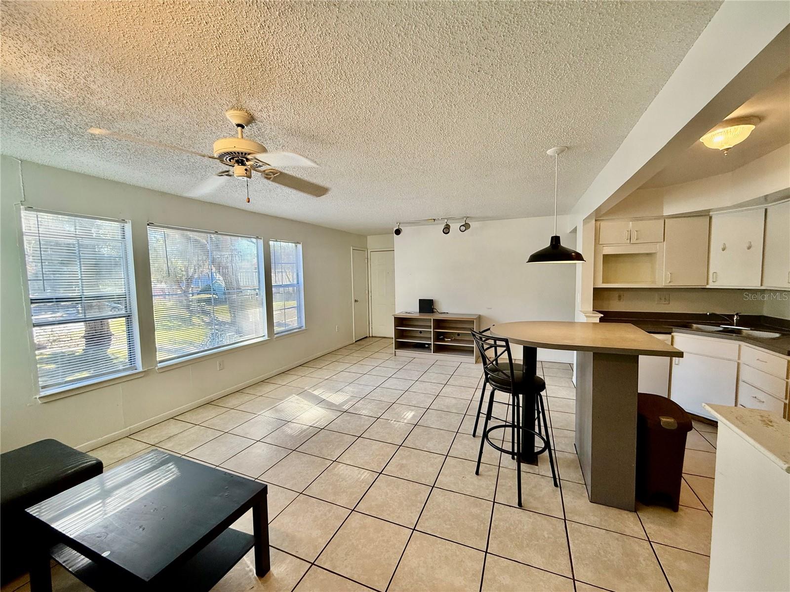 Image 3 of 20 For 2601 Archer Road 202