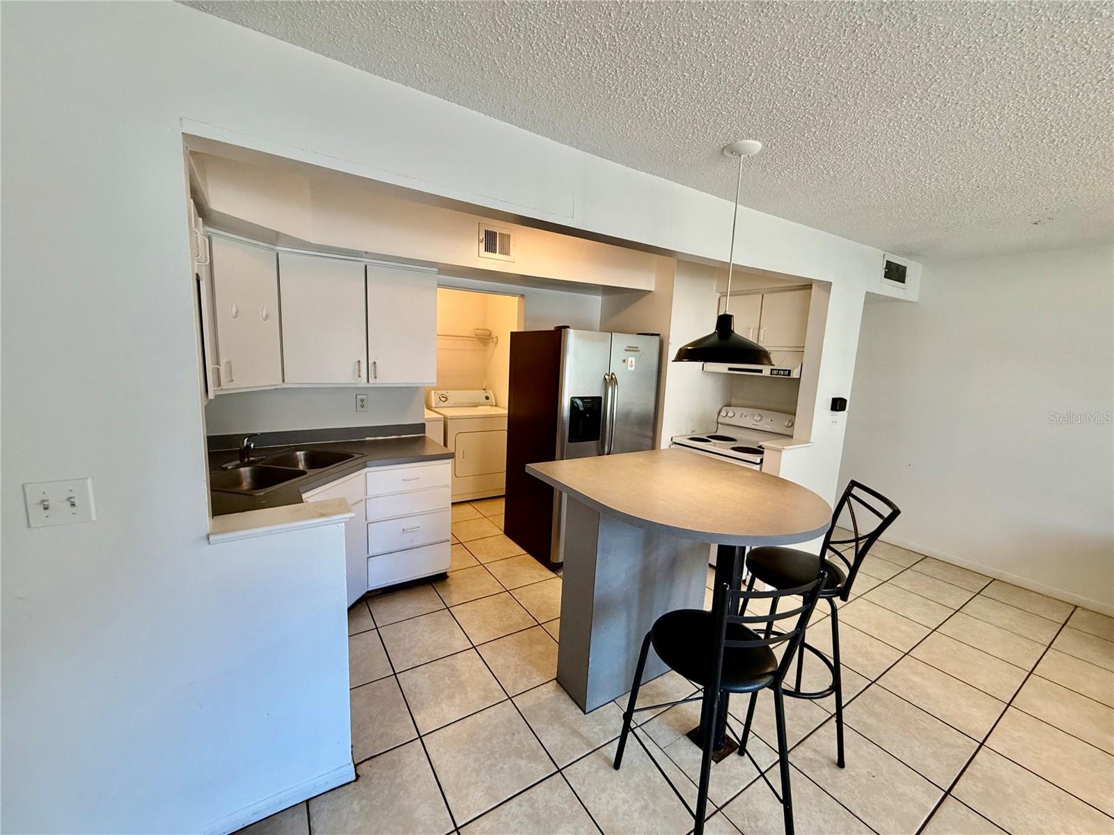 Image 4 of 20 For 2601 Archer Road 202