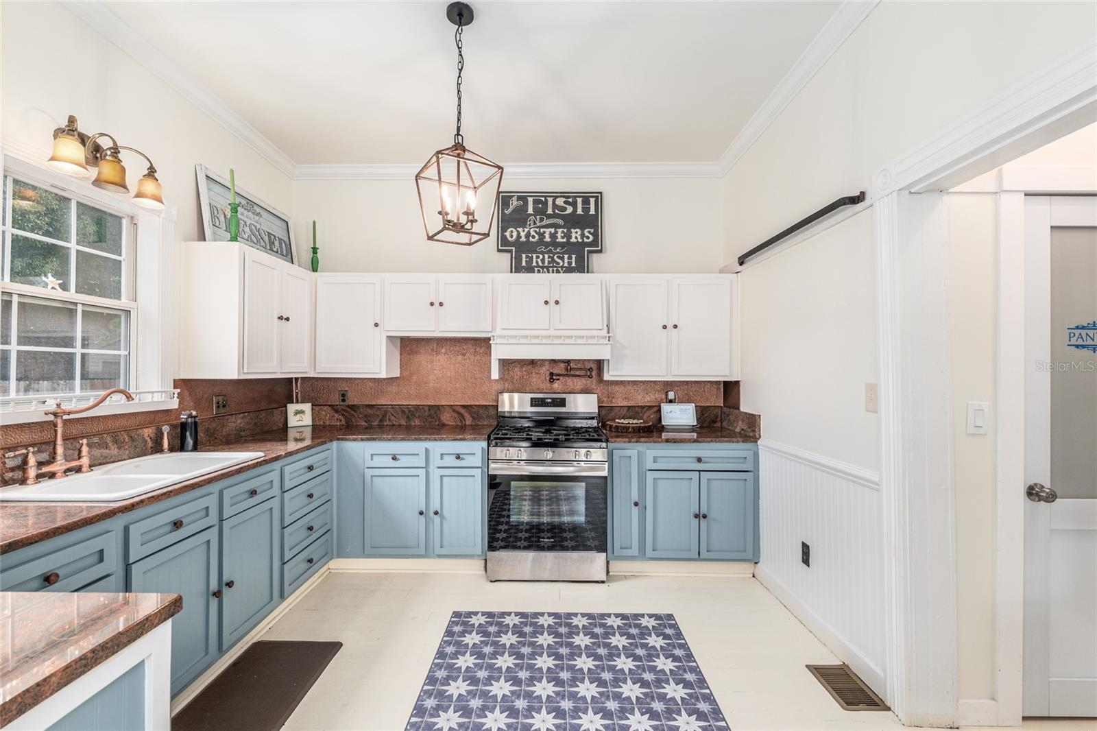 Image 19 of 61 For 160 Saint Johns Street