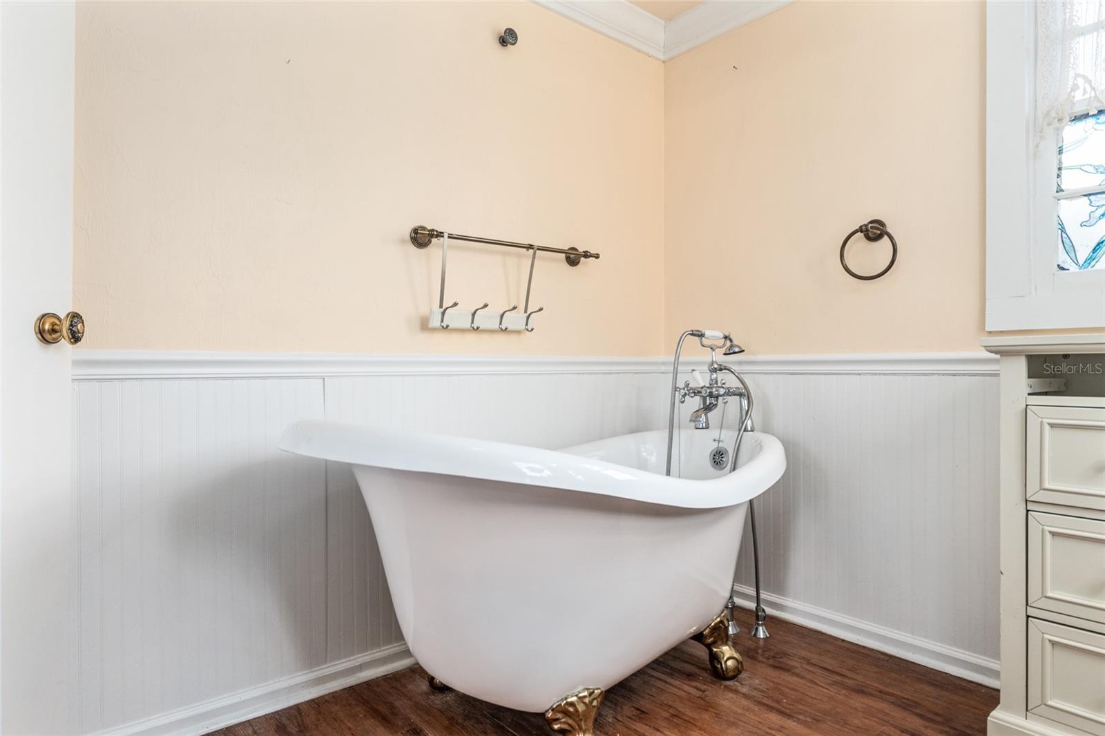 Image 42 of 61 For 160 Saint Johns Street