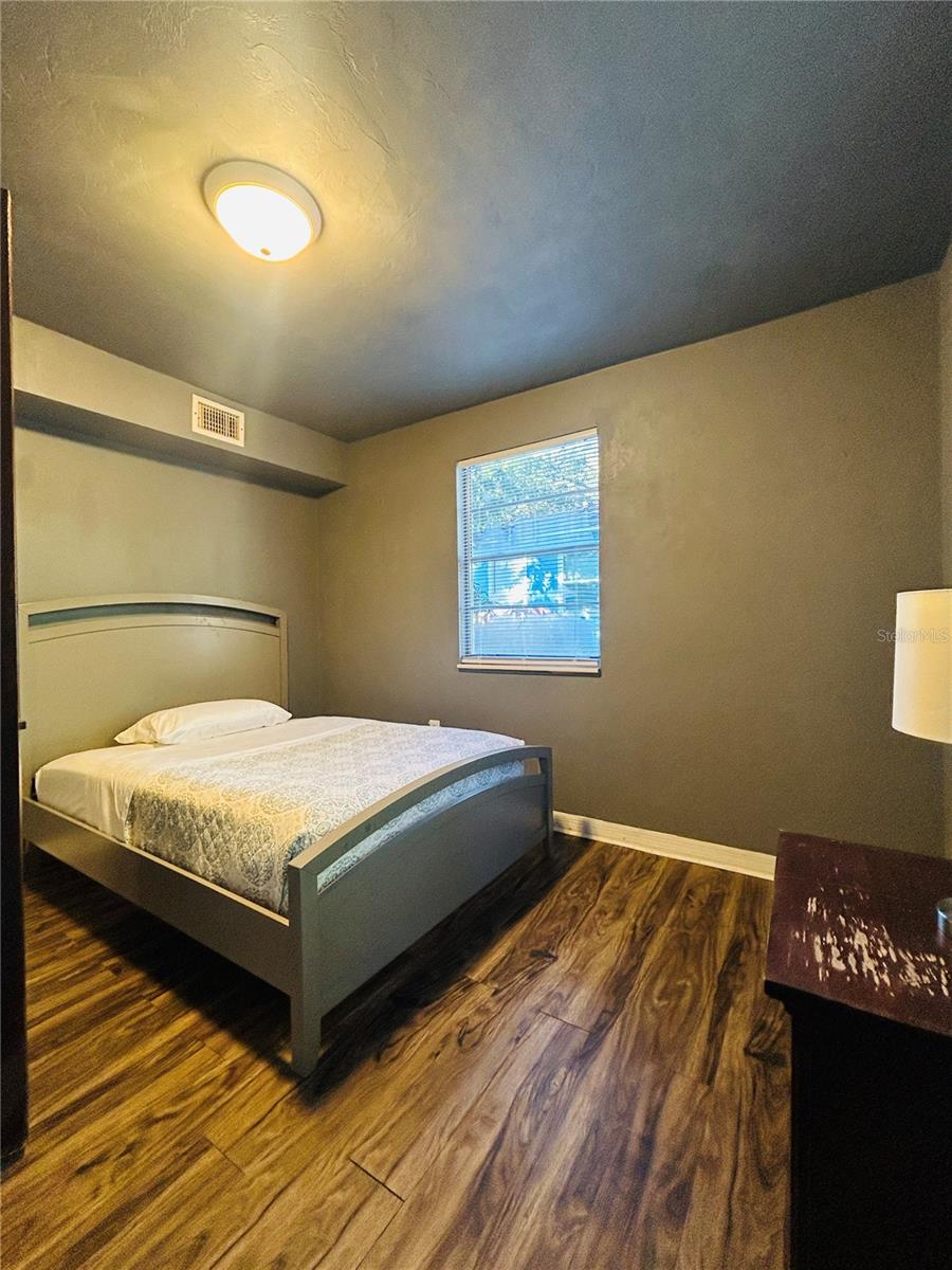 Image 18 of 19 For 1027 5th Avenue