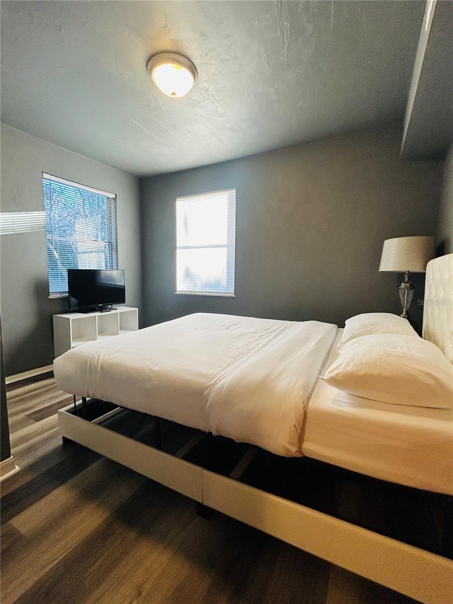 Image 6 of 19 For 1027 5th Avenue