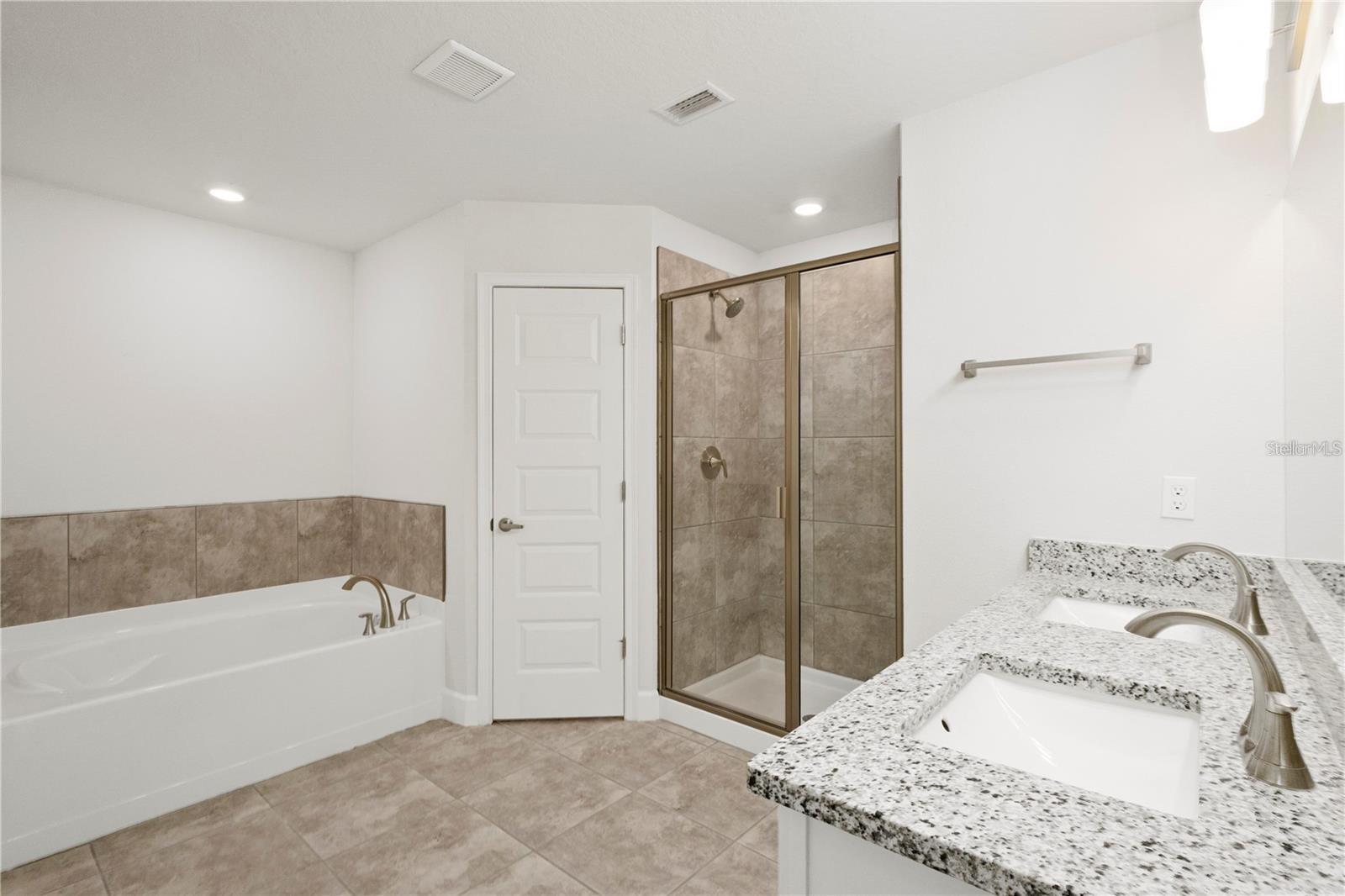 Image 13 of 27 For 525 Bellflower Drive