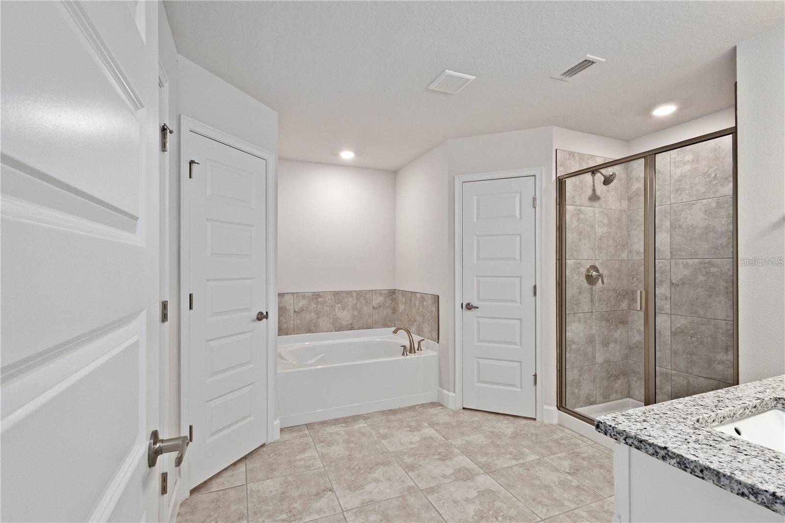 Image 14 of 27 For 525 Bellflower Drive