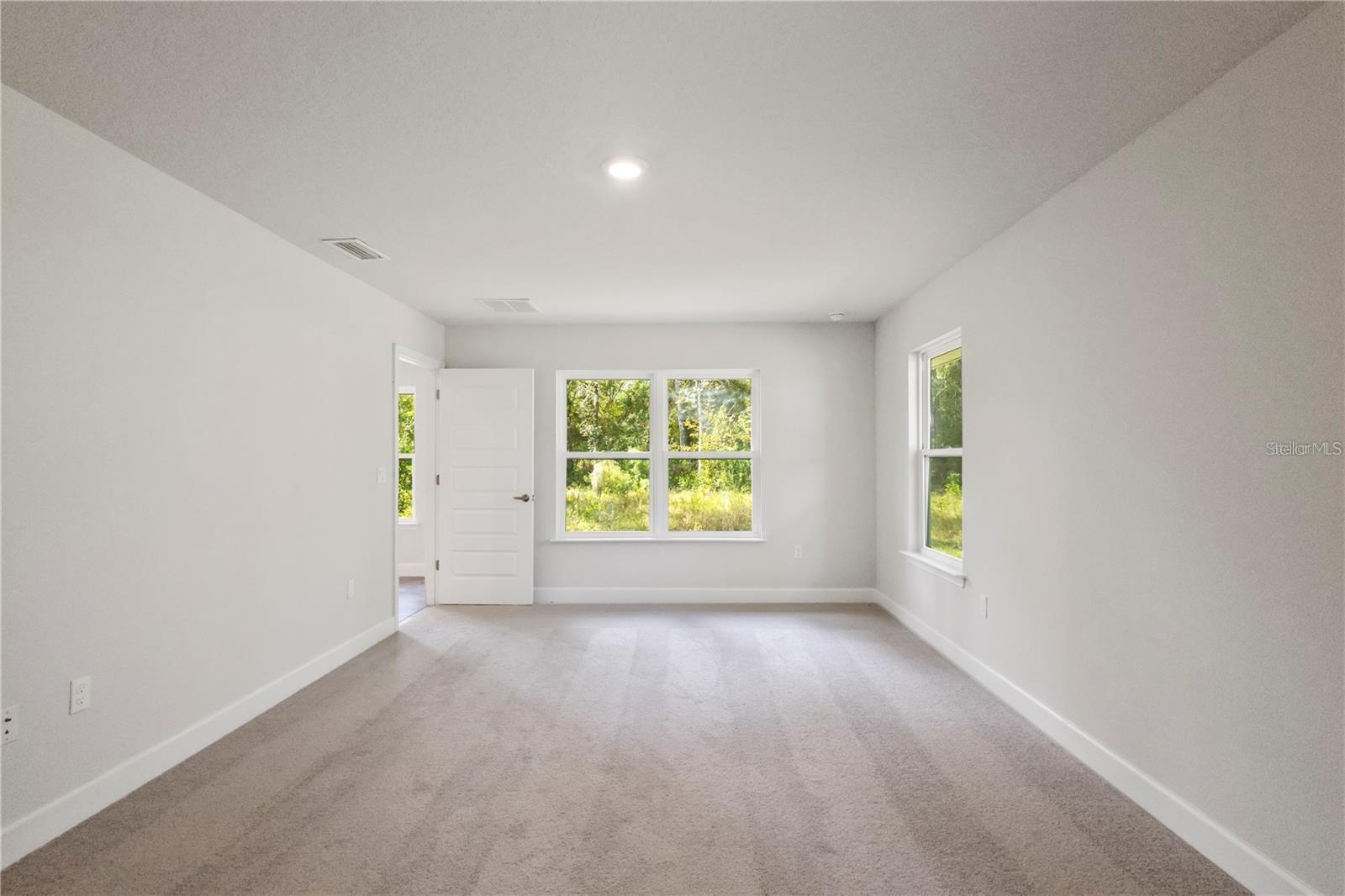 Image 15 of 27 For 525 Bellflower Drive