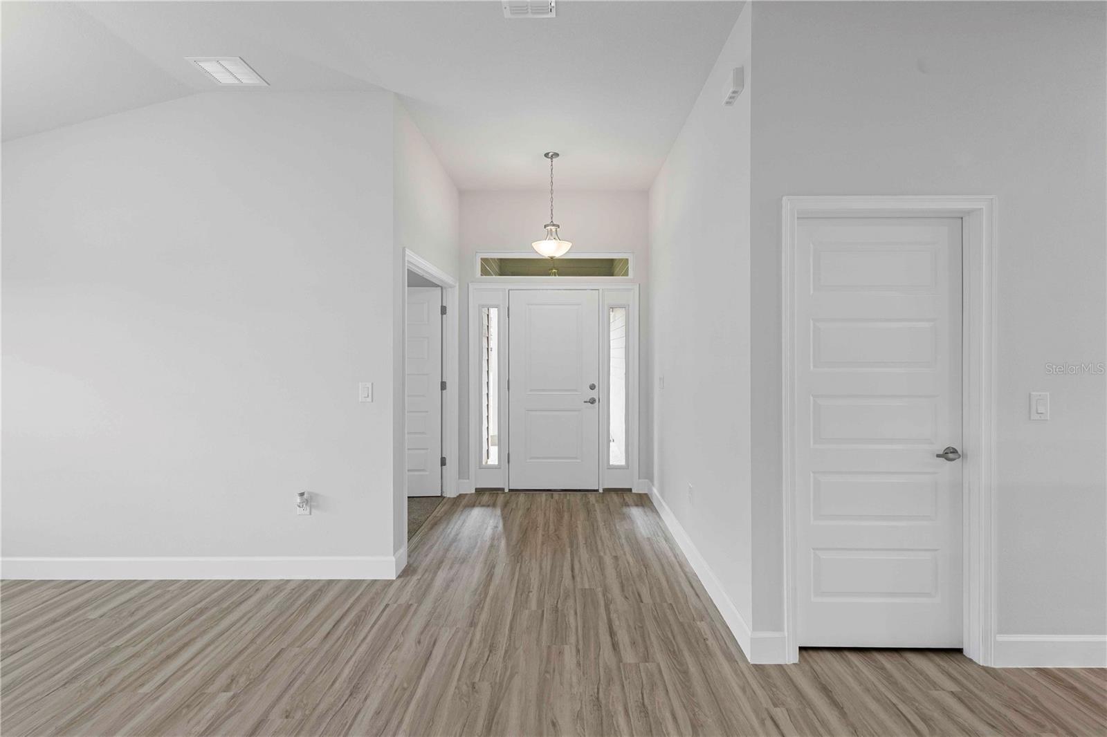 Image 5 of 55 For 424 Silver Palm Drive