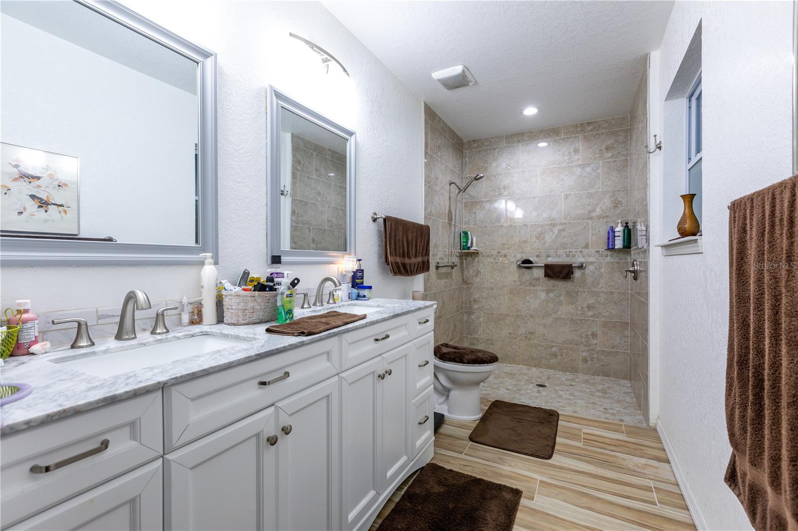 Image 18 of 37 For 402 709 Street