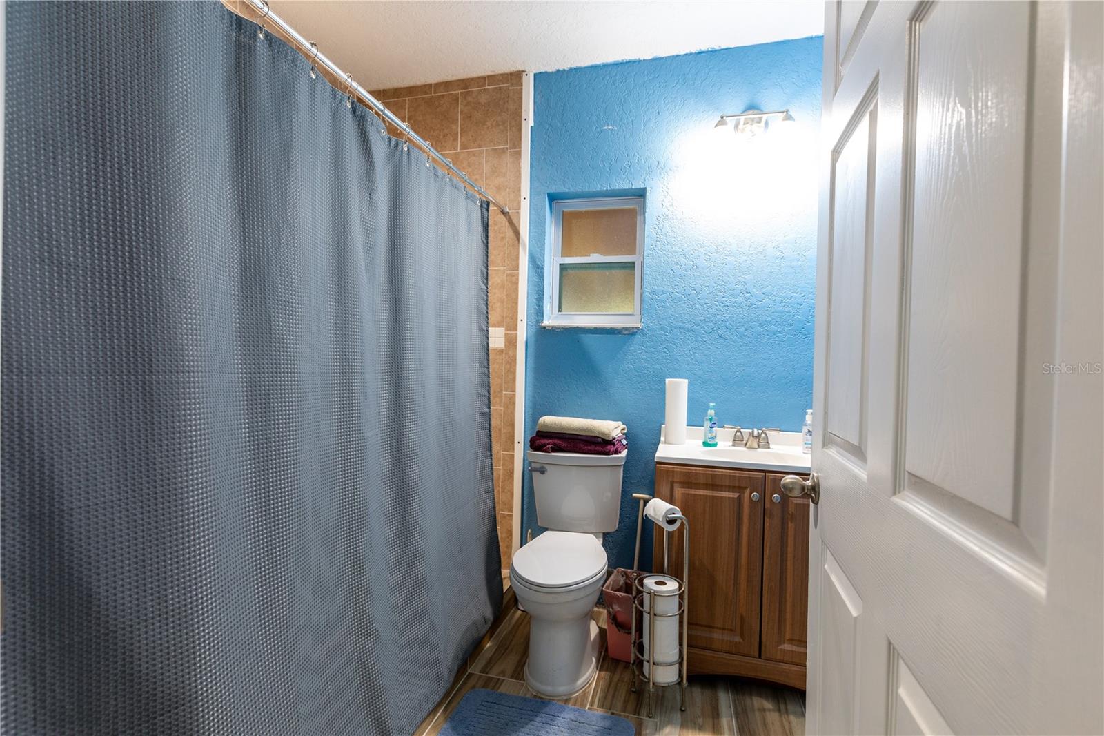 Image 26 of 37 For 402 709 Street