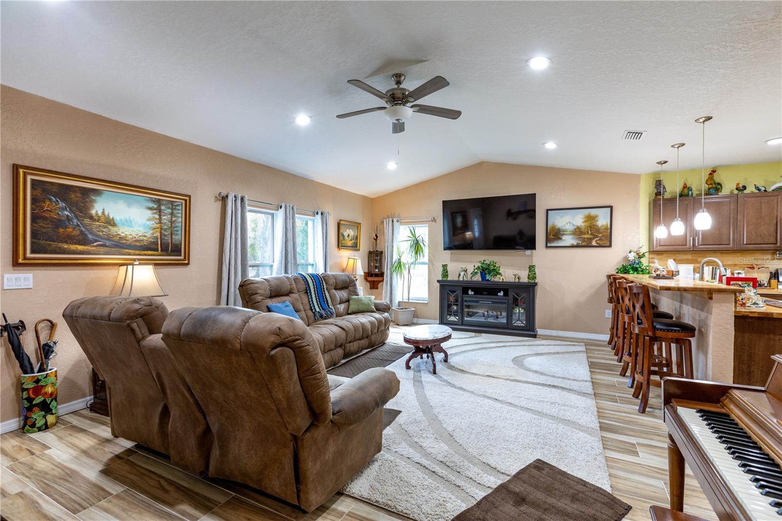 Image 5 of 37 For 402 709 Street