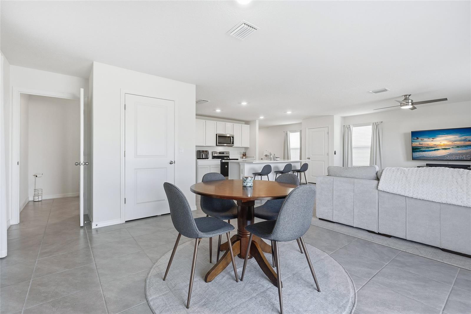 Image 11 of 37 For 24706 11th Place