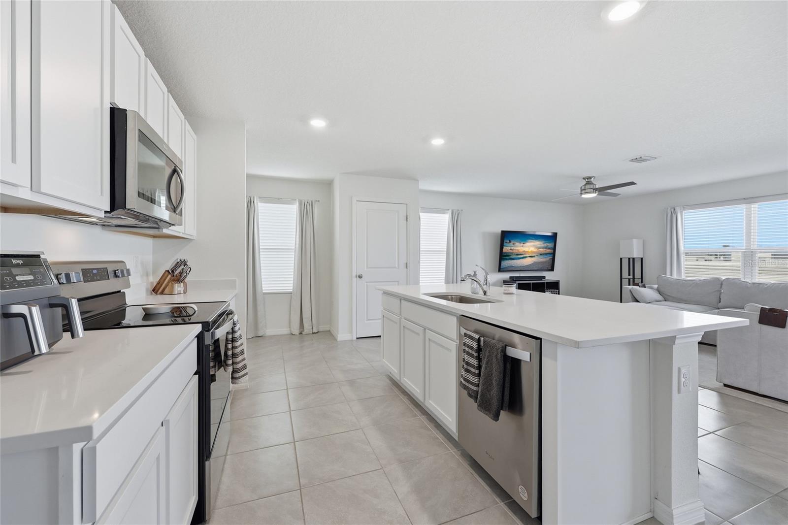 Image 9 of 37 For 24706 11th Place