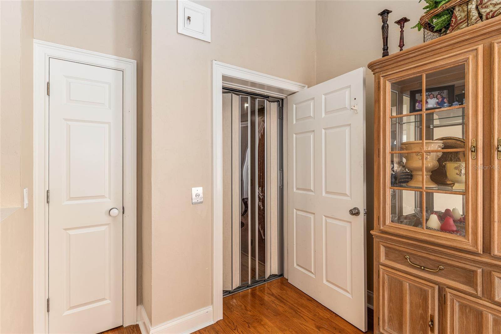 Image 4 of 54 For 5015 91 Terrace