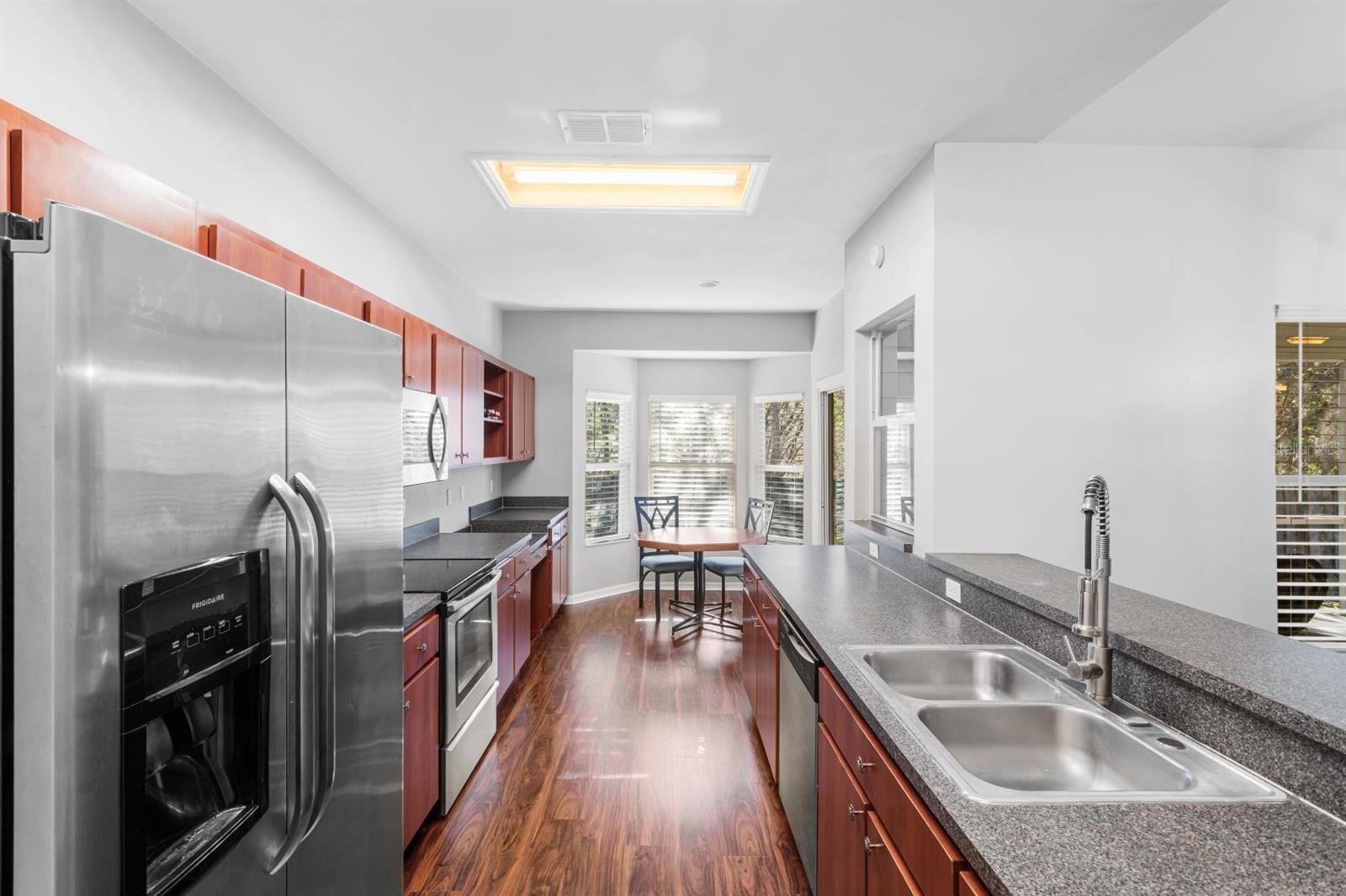 Listing photo id 8 for 2043 49th Avenue