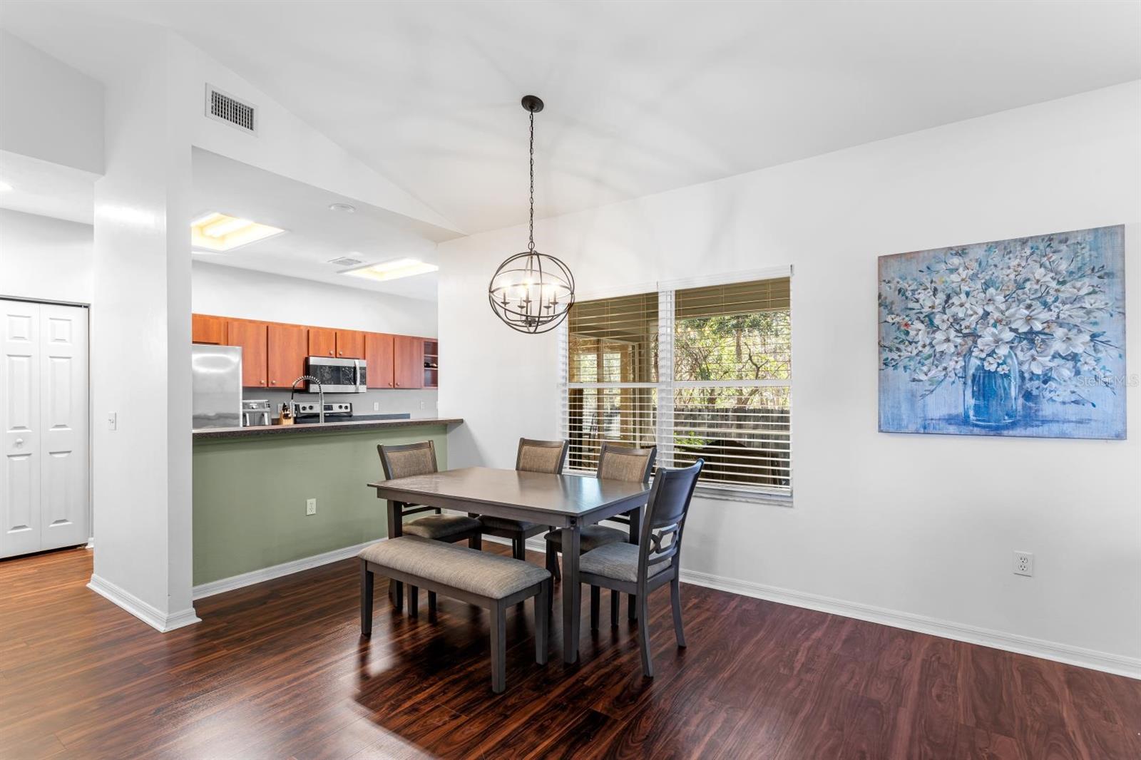 Listing photo id 9 for 2043 49th Avenue