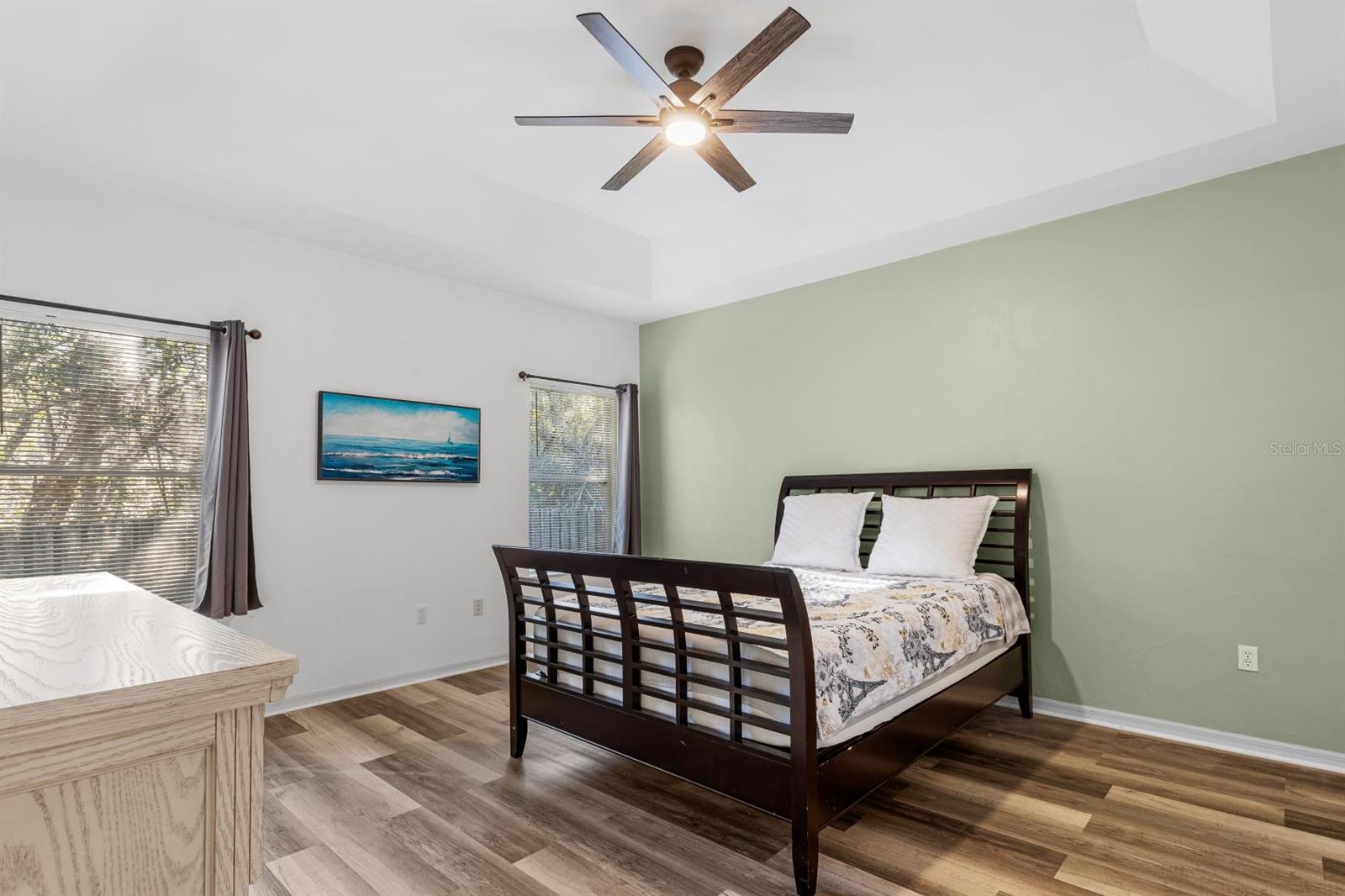 Listing photo id 11 for 2043 49th Avenue