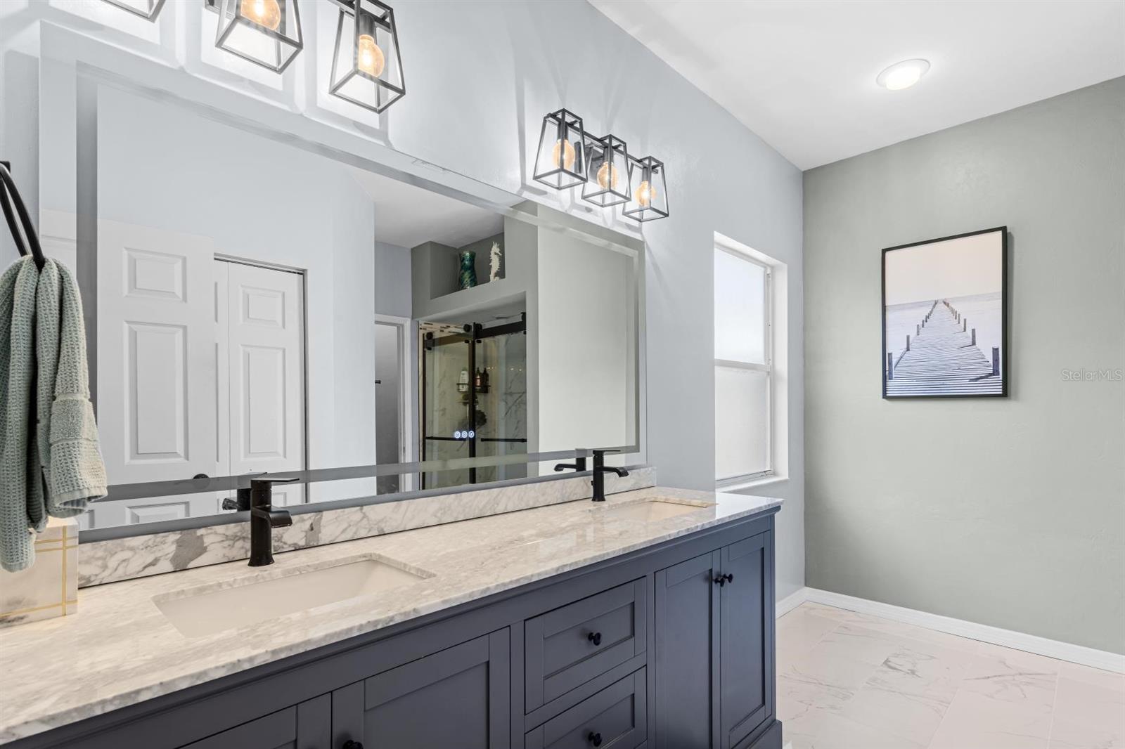 Listing photo id 14 for 2043 49th Avenue