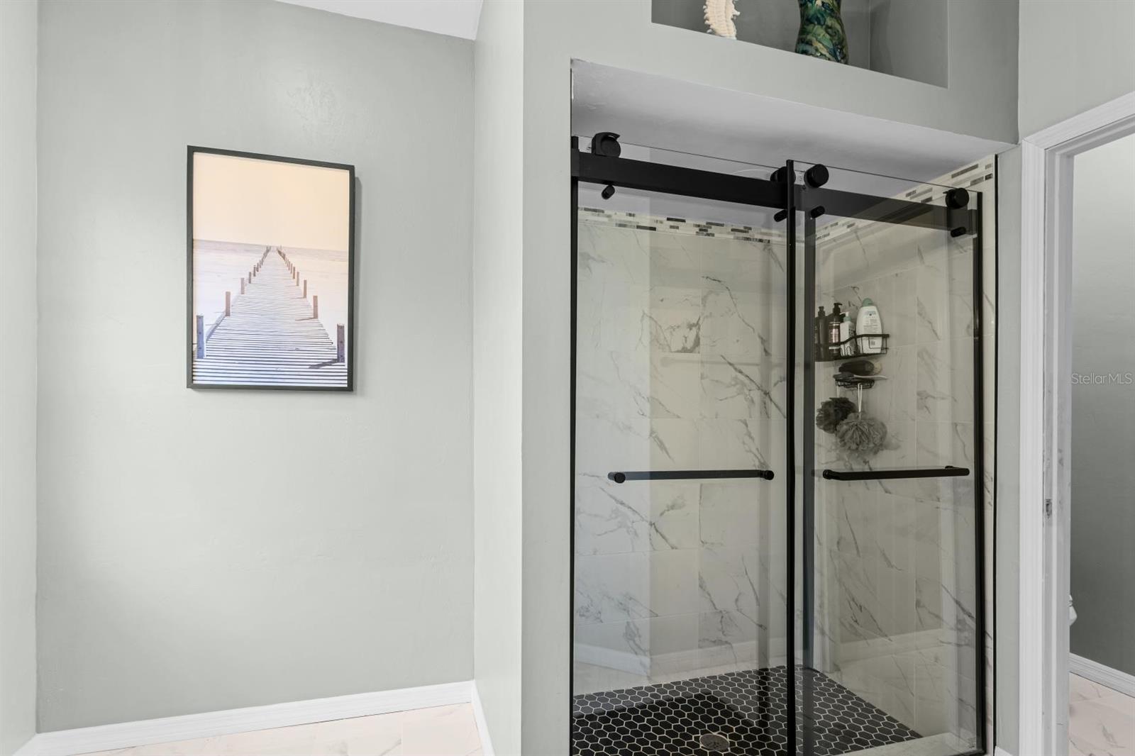 Listing photo id 15 for 2043 49th Avenue