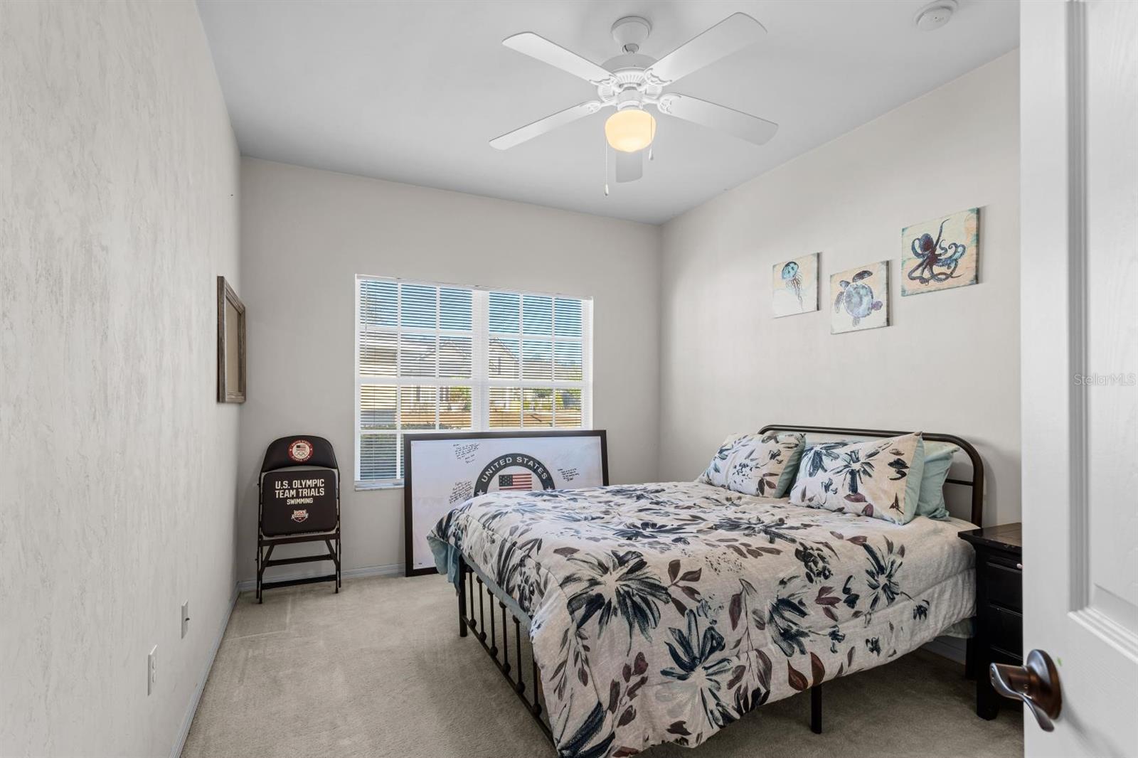 Listing photo id 16 for 2043 49th Avenue