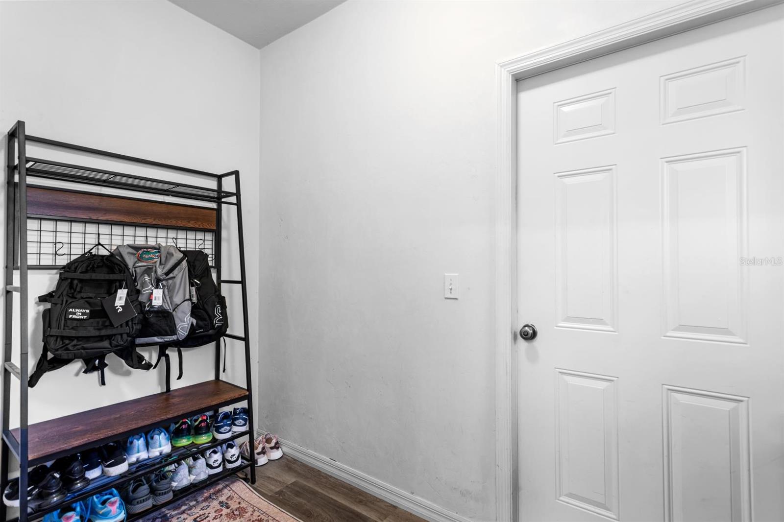 Listing photo id 19 for 2043 49th Avenue