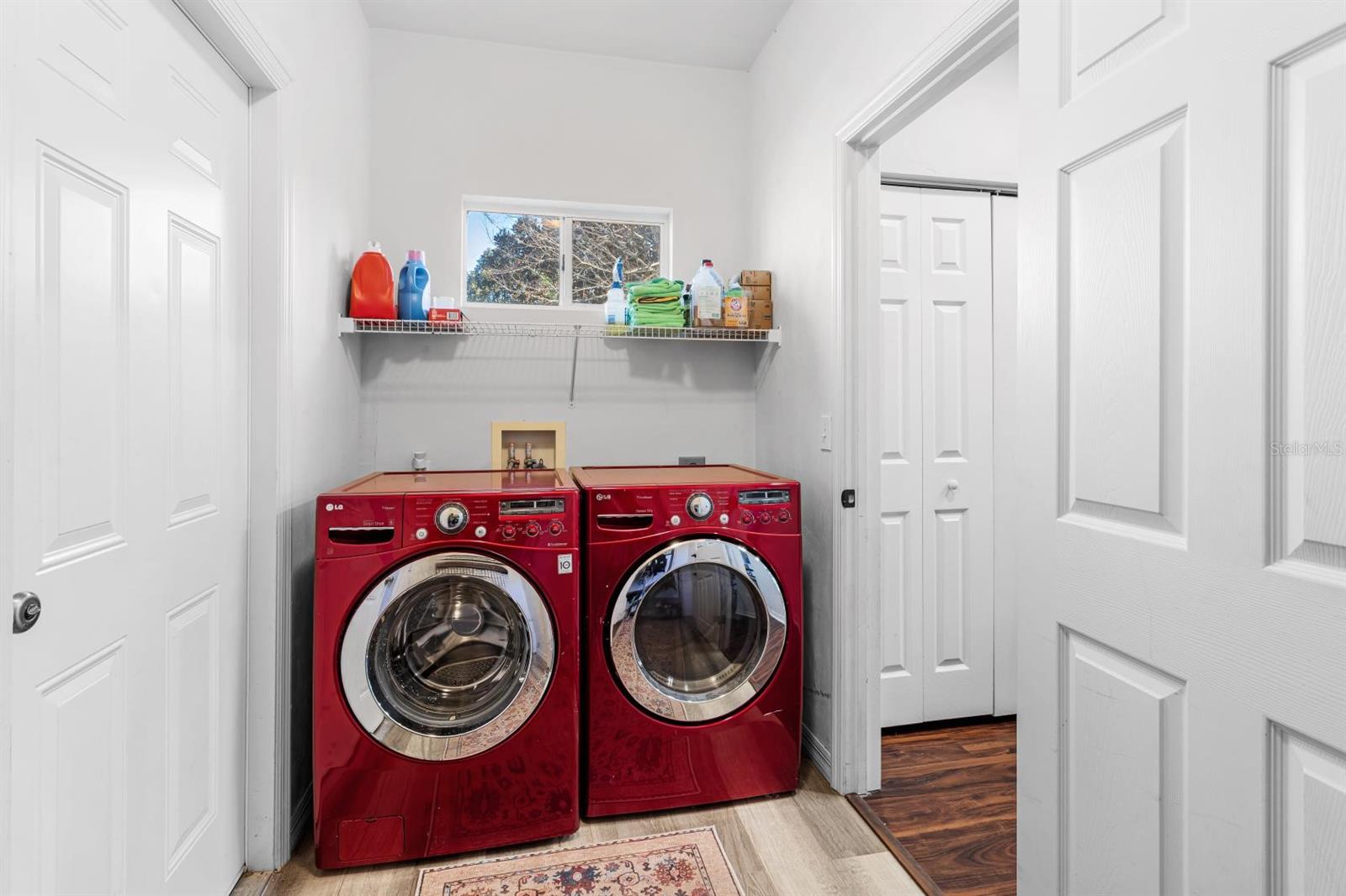 Listing photo id 20 for 2043 49th Avenue