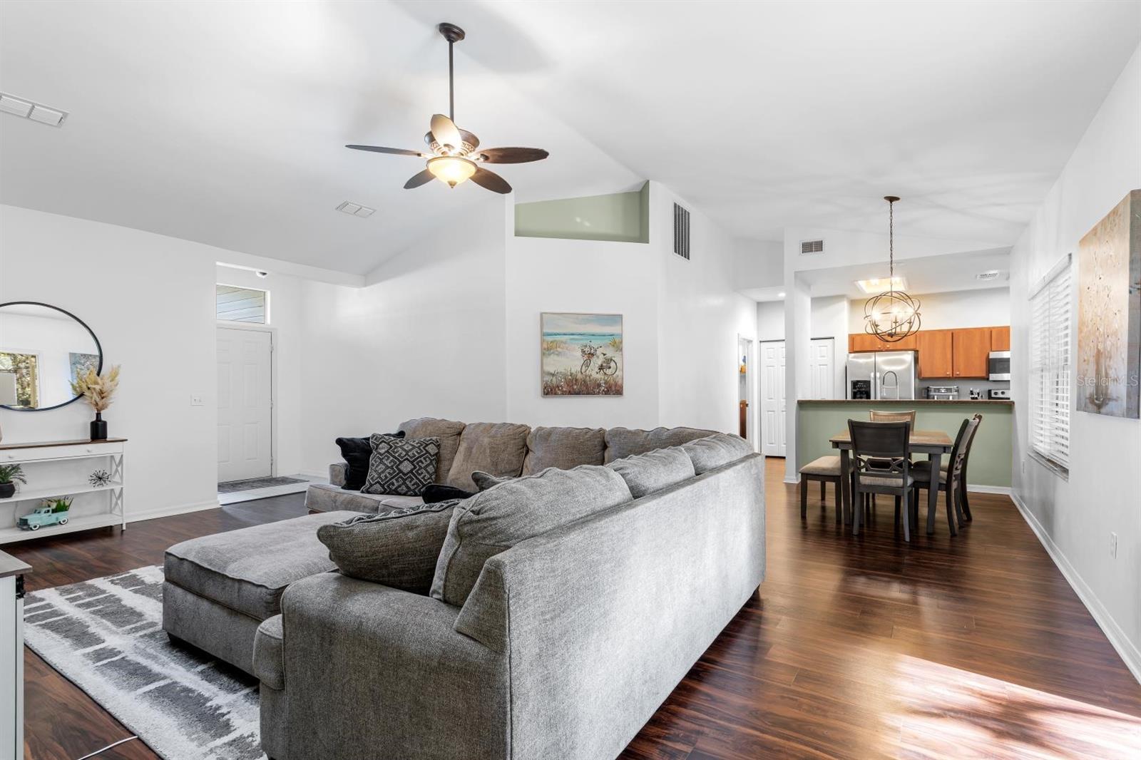 Listing photo id 1 for 2043 49th Avenue