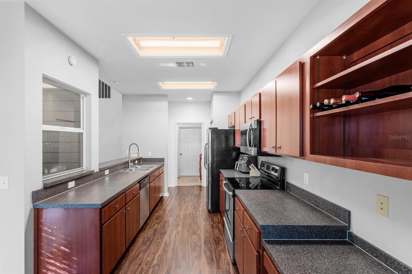 Listing photo id 6 for 2043 49th Avenue