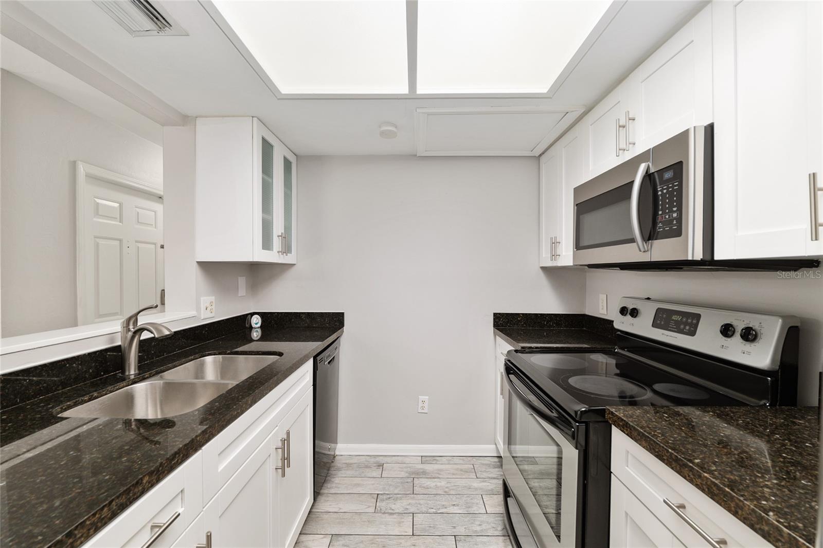 Image 18 of 47 For 7200 8th Avenue S122