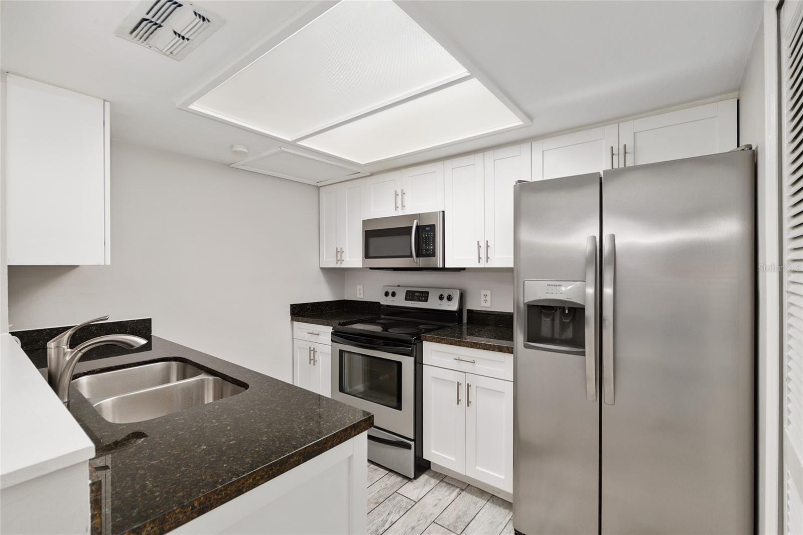 Image 20 of 47 For 7200 8th Avenue S122