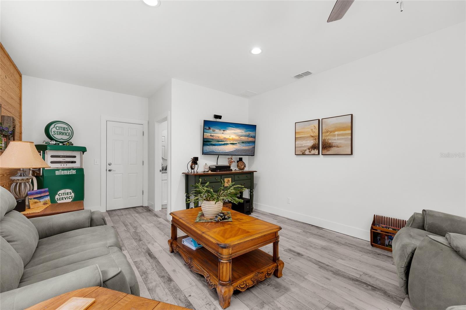 Image 17 of 46 For 4162 27th Lane